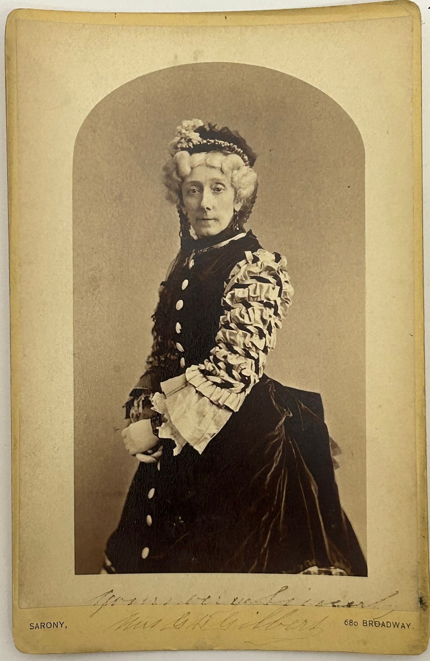 ANTIQUE CABINET CARD PHOTOGRAPH OF ACTRESS MRS. GEORGE H. GILBERT