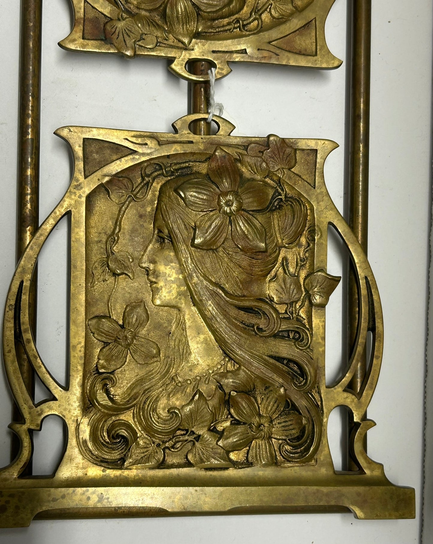 ART NOVEAU WOMANS HEAD BRASS EXPANDING BOOK RACK