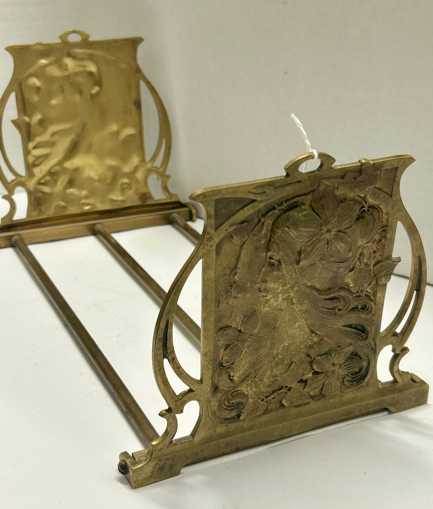 ART NOVEAU WOMANS HEAD BRASS EXPANDING BOOK RACK