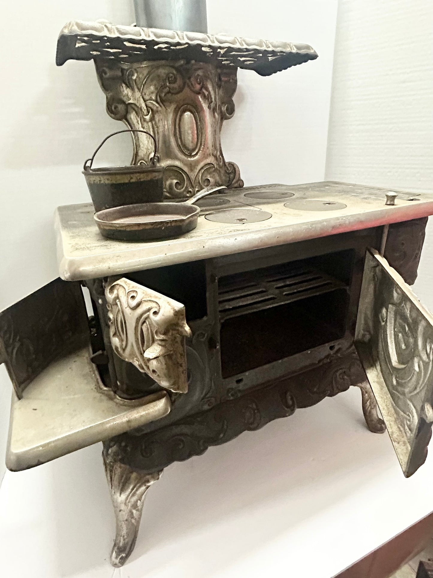 BUCKS JR. #2 LARGE CAST IRON WOOD COOK STOVE SAMPLE OR TOY