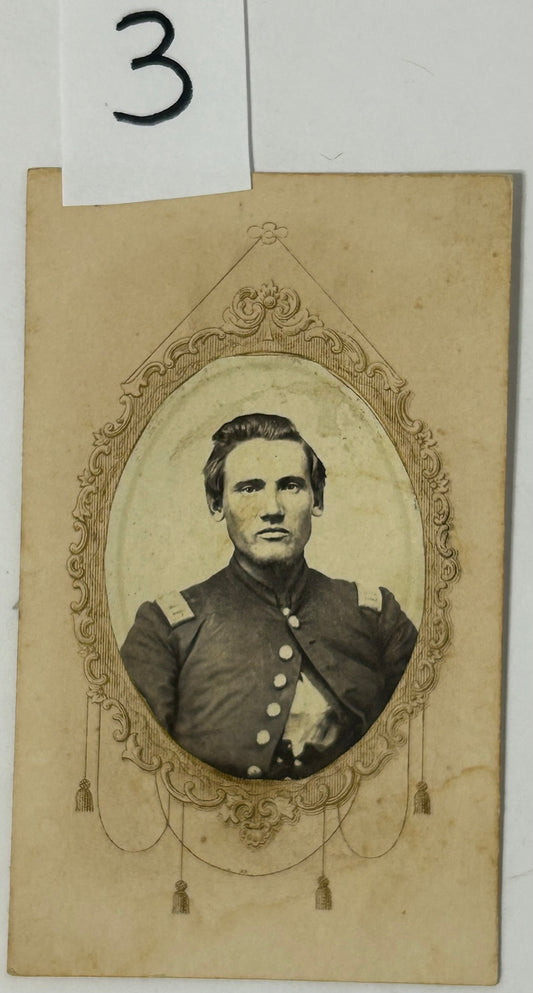 CIVIL WAR CDV PHOTOGRAPH OF UNION OFFICER
