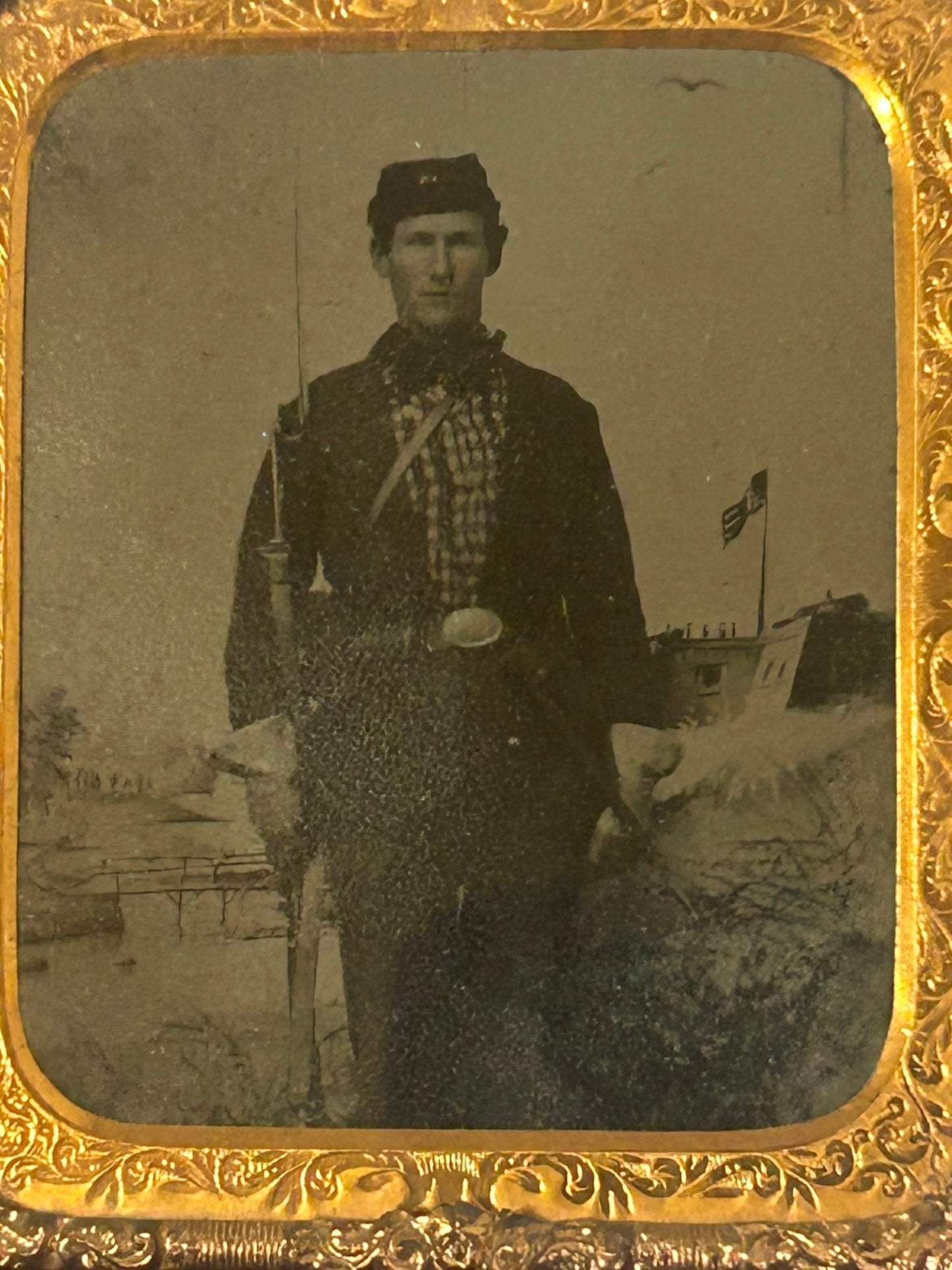 CIVIL WAR ARMED SOLDIER WITH PATRIOTIC CAMP SCENE BACKGROUND TINTYPE PORTRAIT