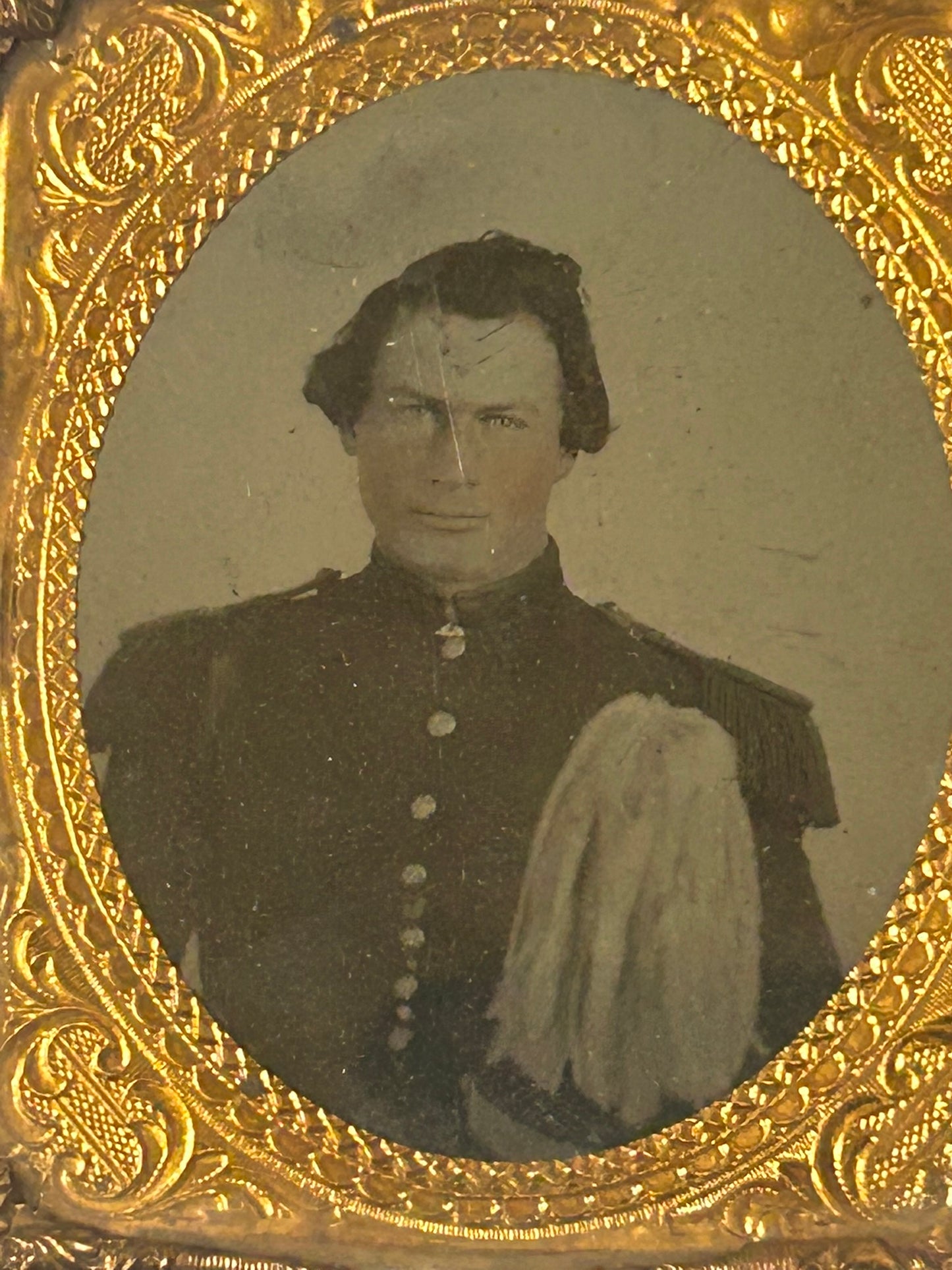 CIVIL WAR SOLDIER HOLDING TALL PLUMED HAT AMBROTYPE