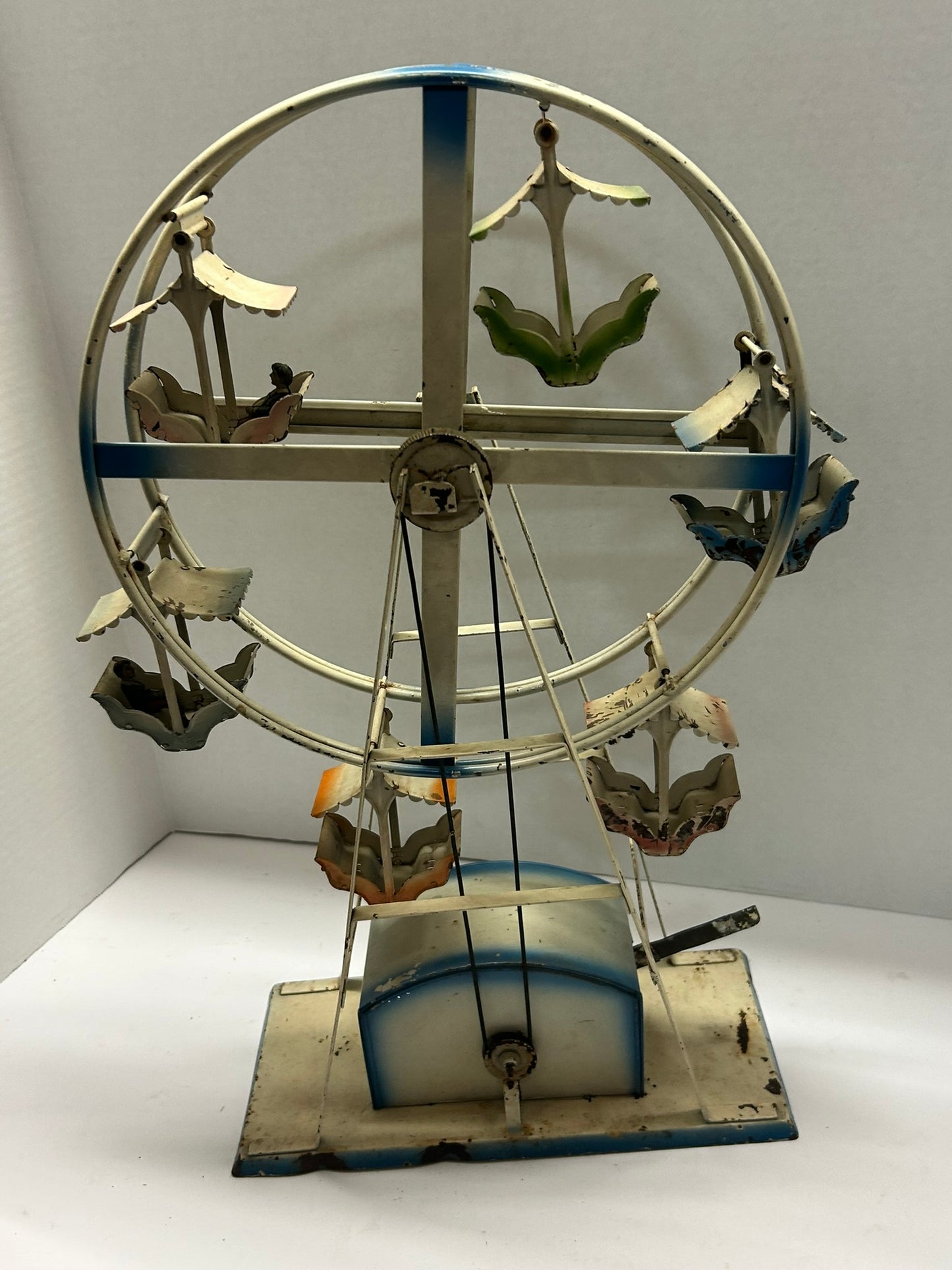 FERRIS WHEEL RACHET ANTIQUE TIN TOY
