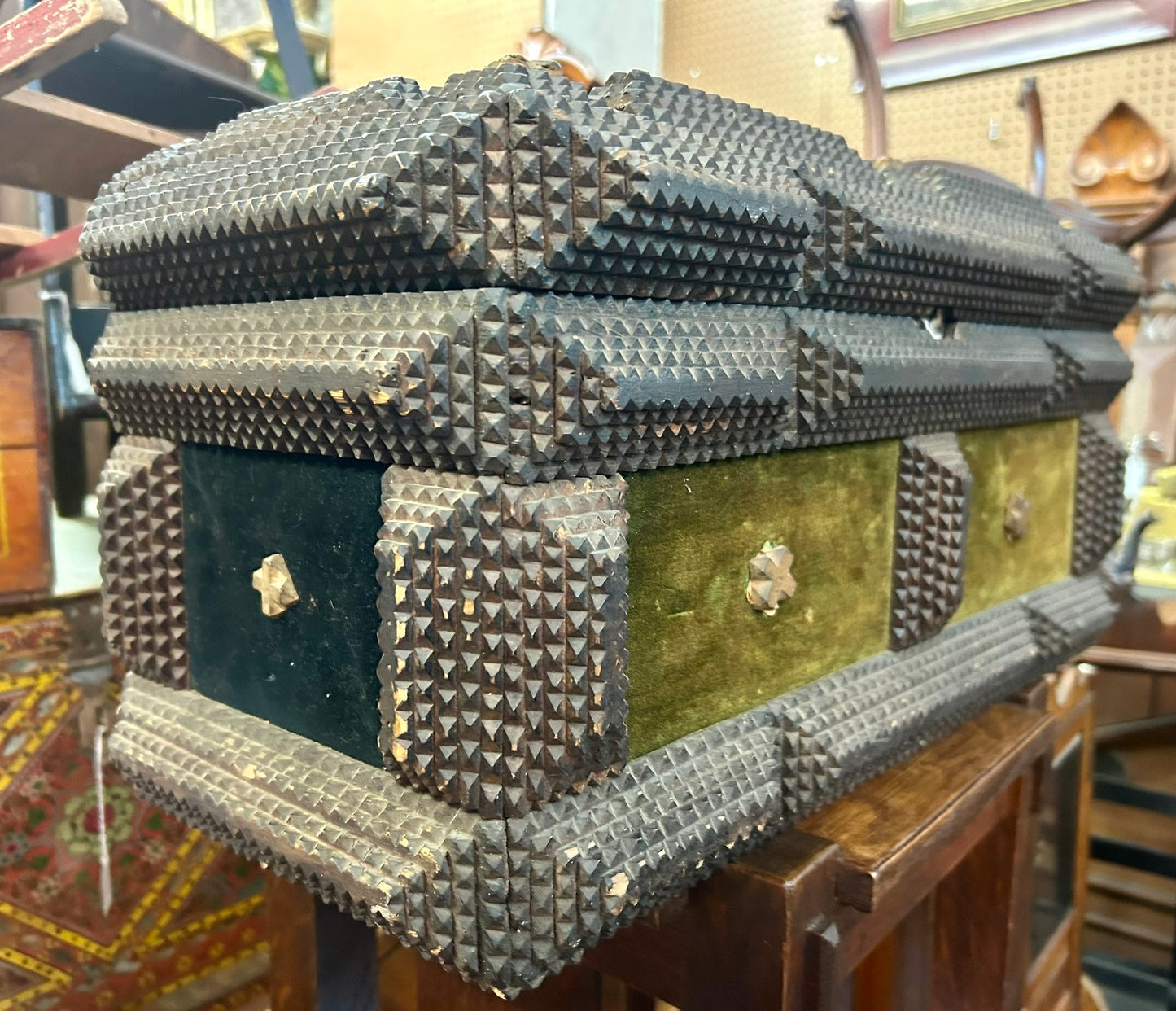 TRAMP ART LARGE BOX