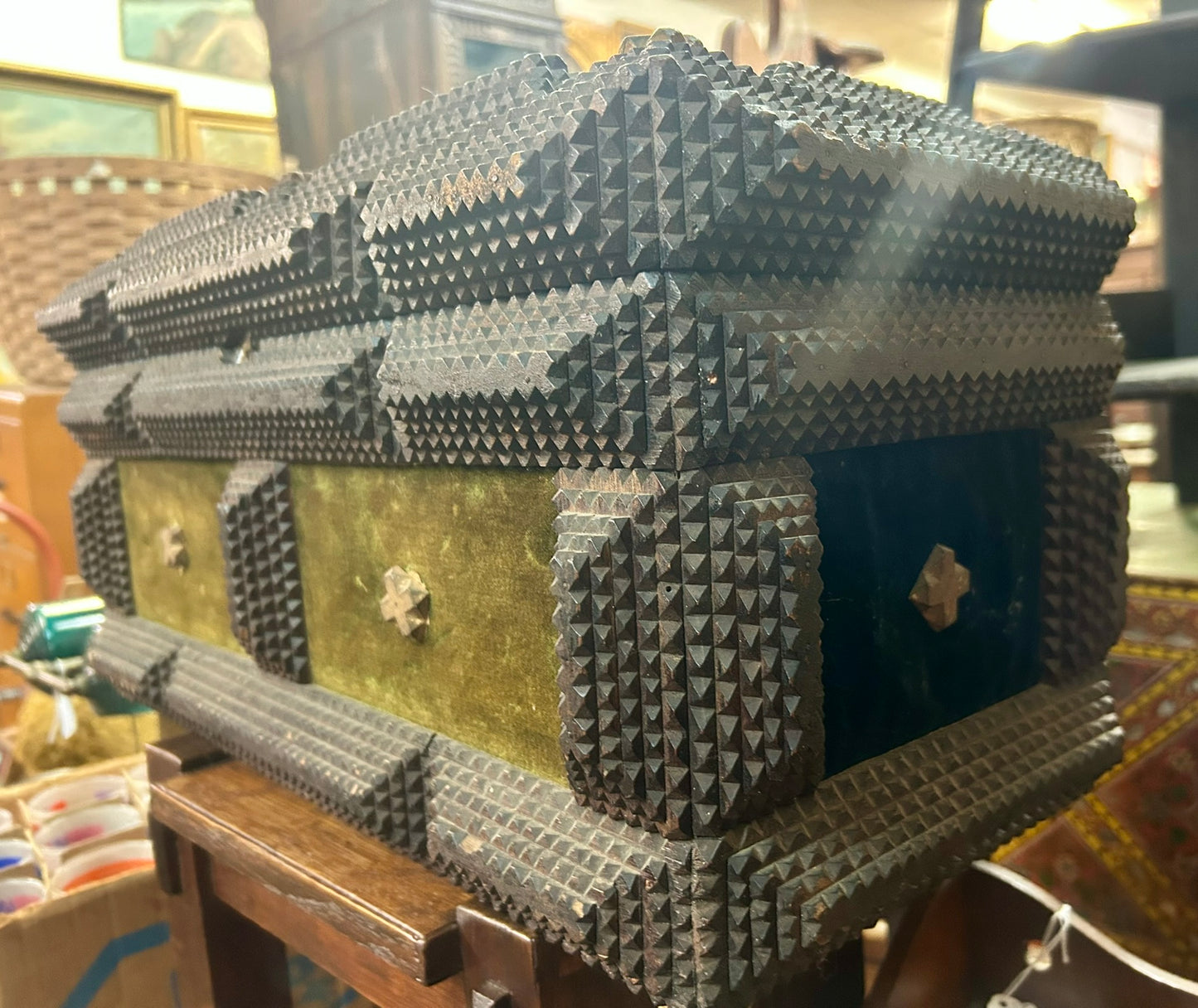TRAMP ART LARGE BOX
