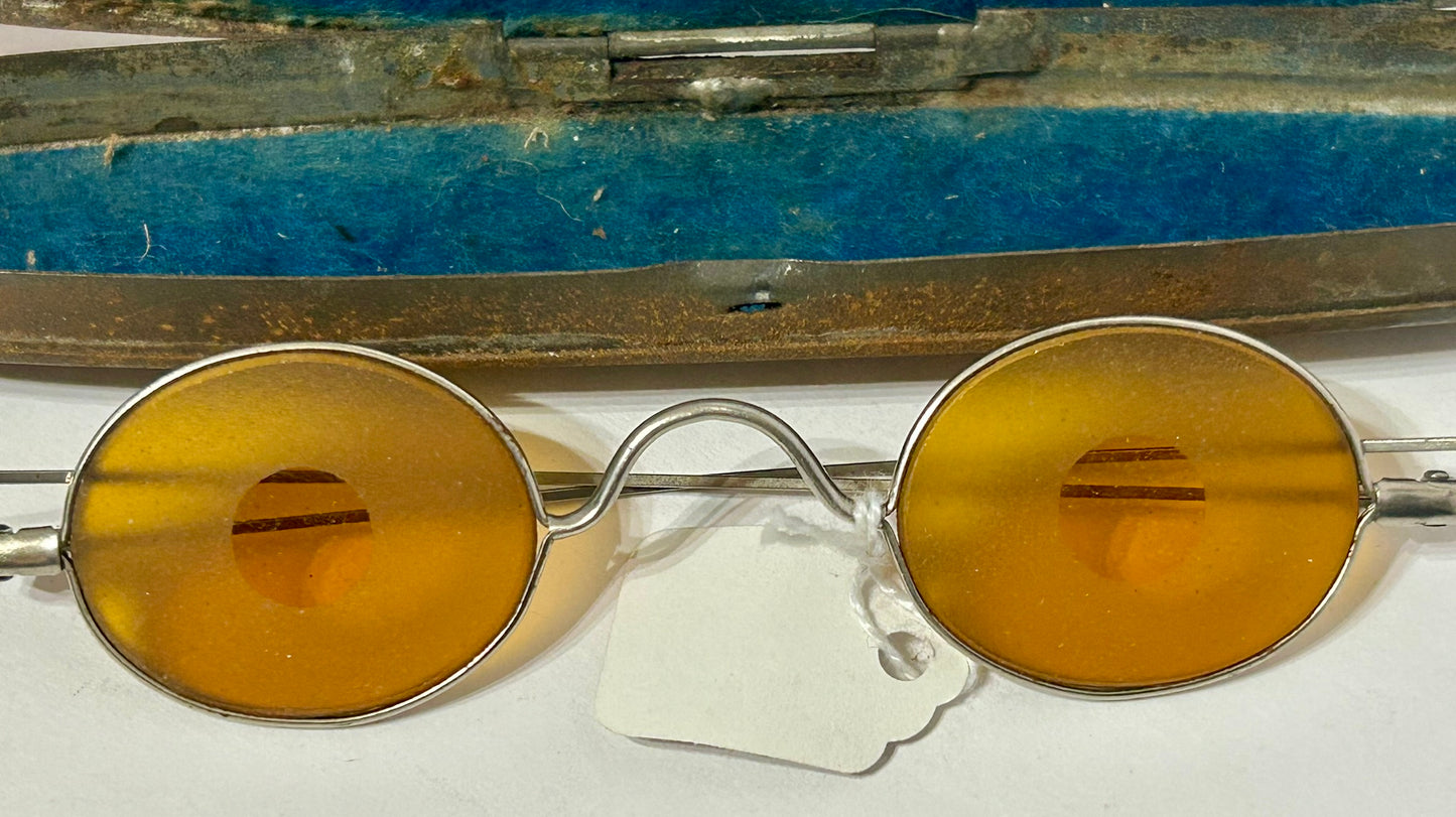 CIVIL WAR SHARP SHOOTERS AMBER EYE GLASSES IN TIN CASE