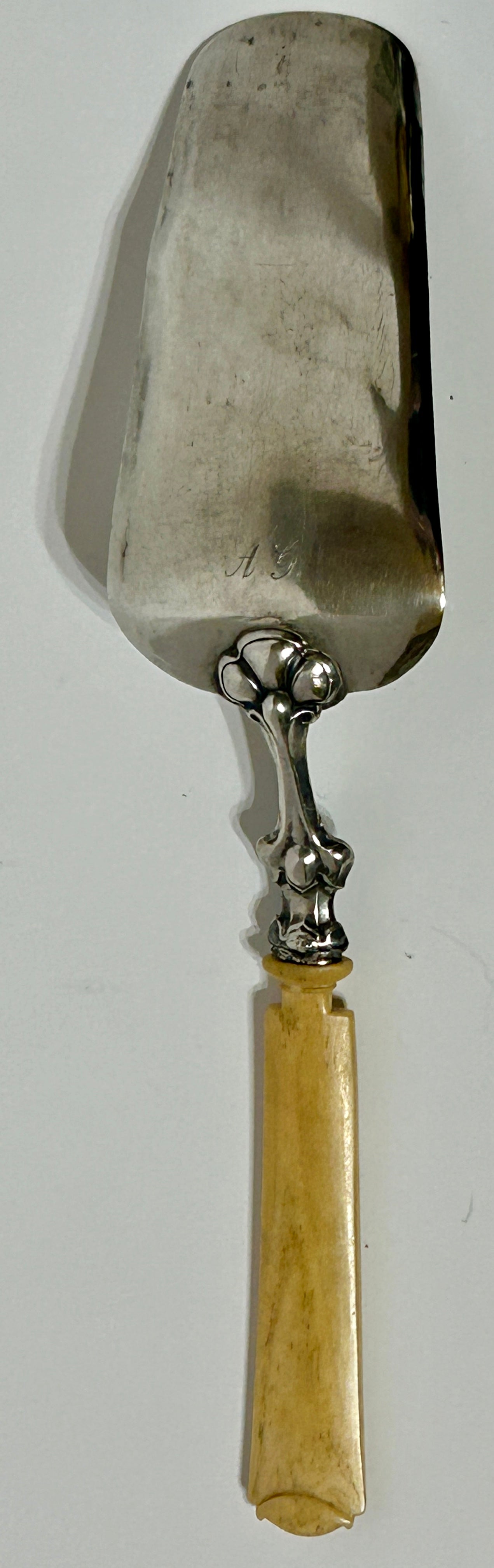 EUROPEAN ANTIQUE SILVER FANCY ENGRAVED SERVER WITH BONE HANDLE