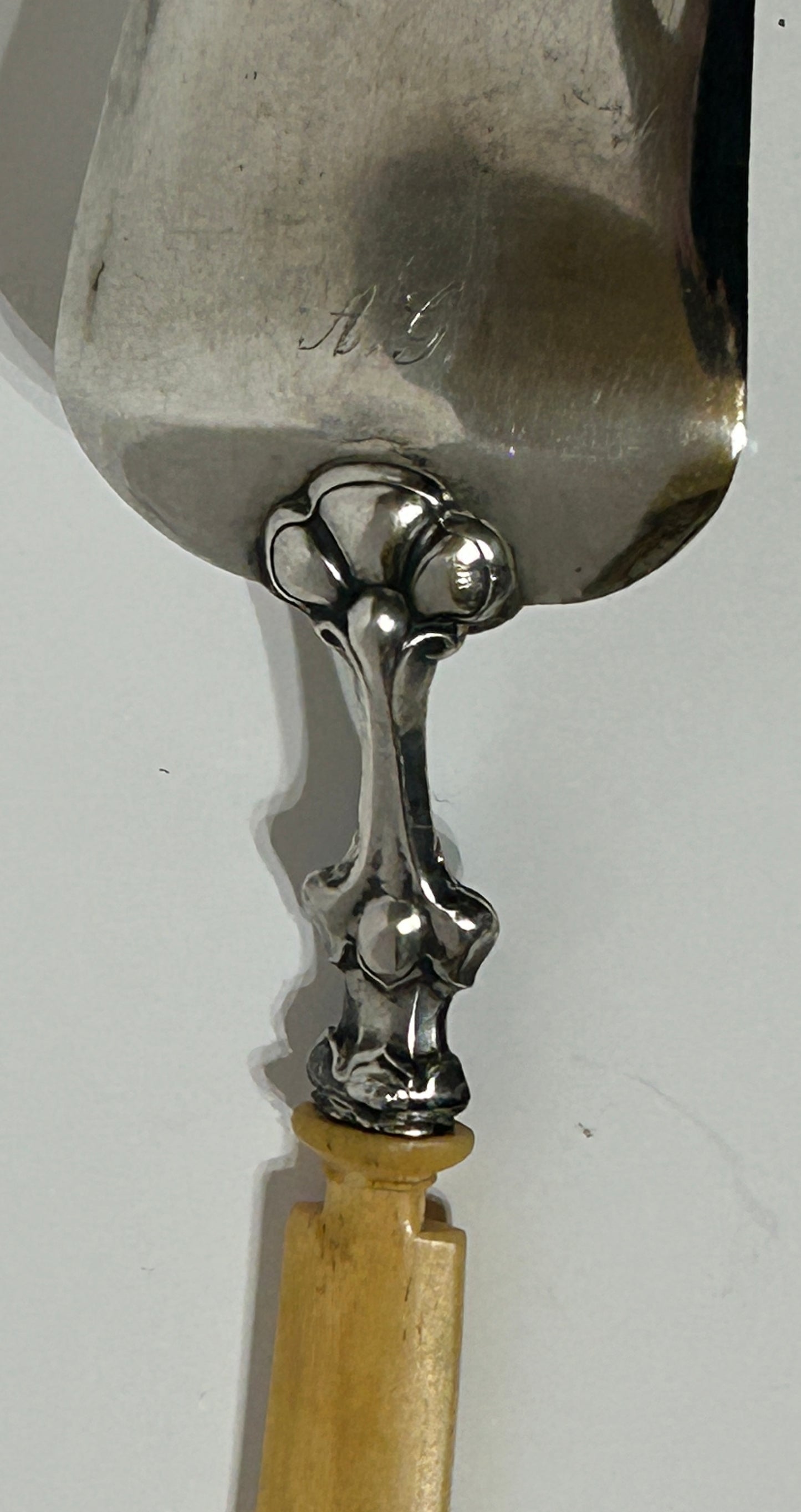 EUROPEAN ANTIQUE SILVER FANCY ENGRAVED SERVER WITH BONE HANDLE
