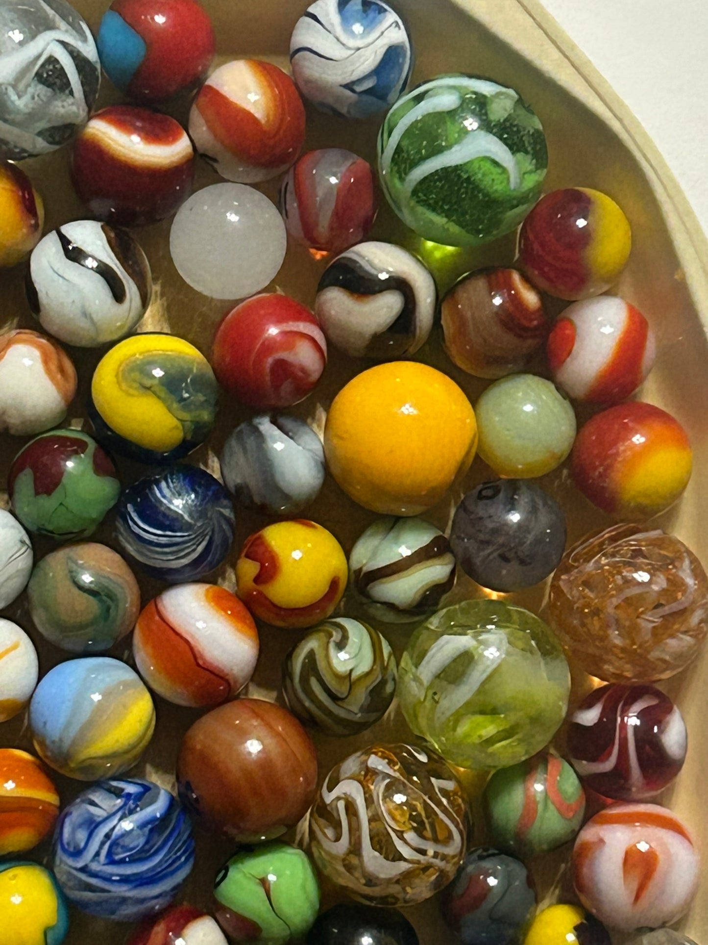 MARBLE COLLECTION OF VARIED TYPES AND SIZES