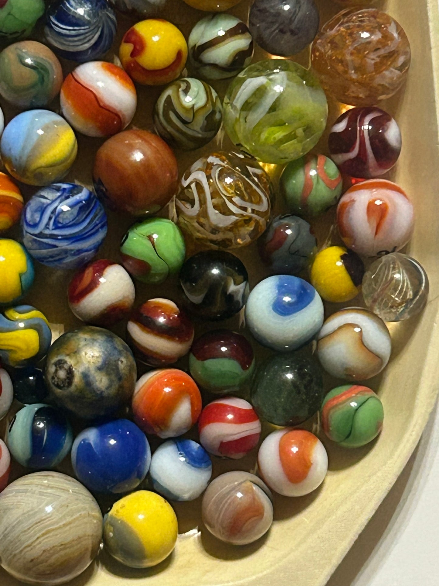 MARBLE COLLECTION OF VARIED TYPES AND SIZES
