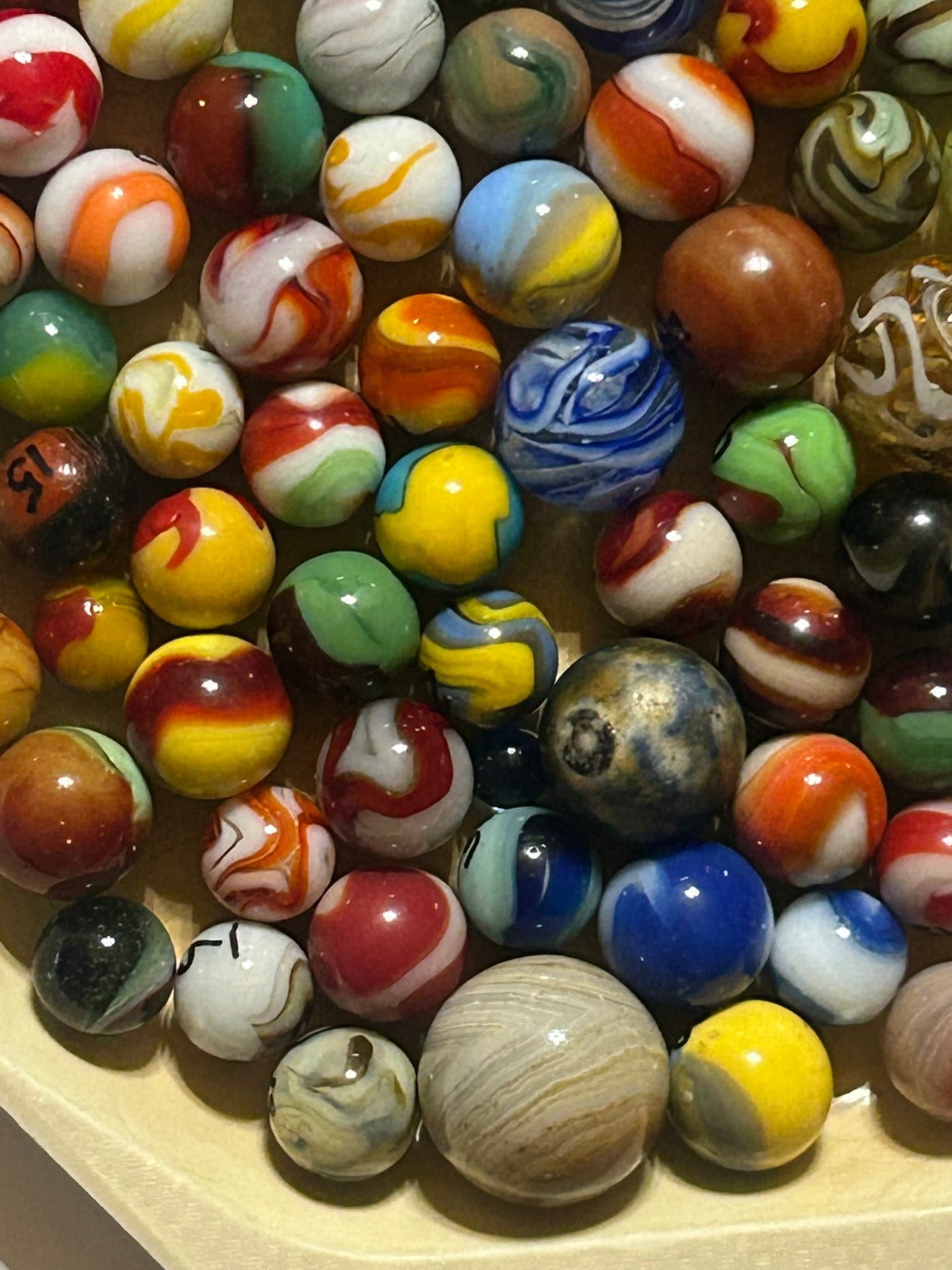 MARBLE COLLECTION OF VARIED TYPES AND SIZES