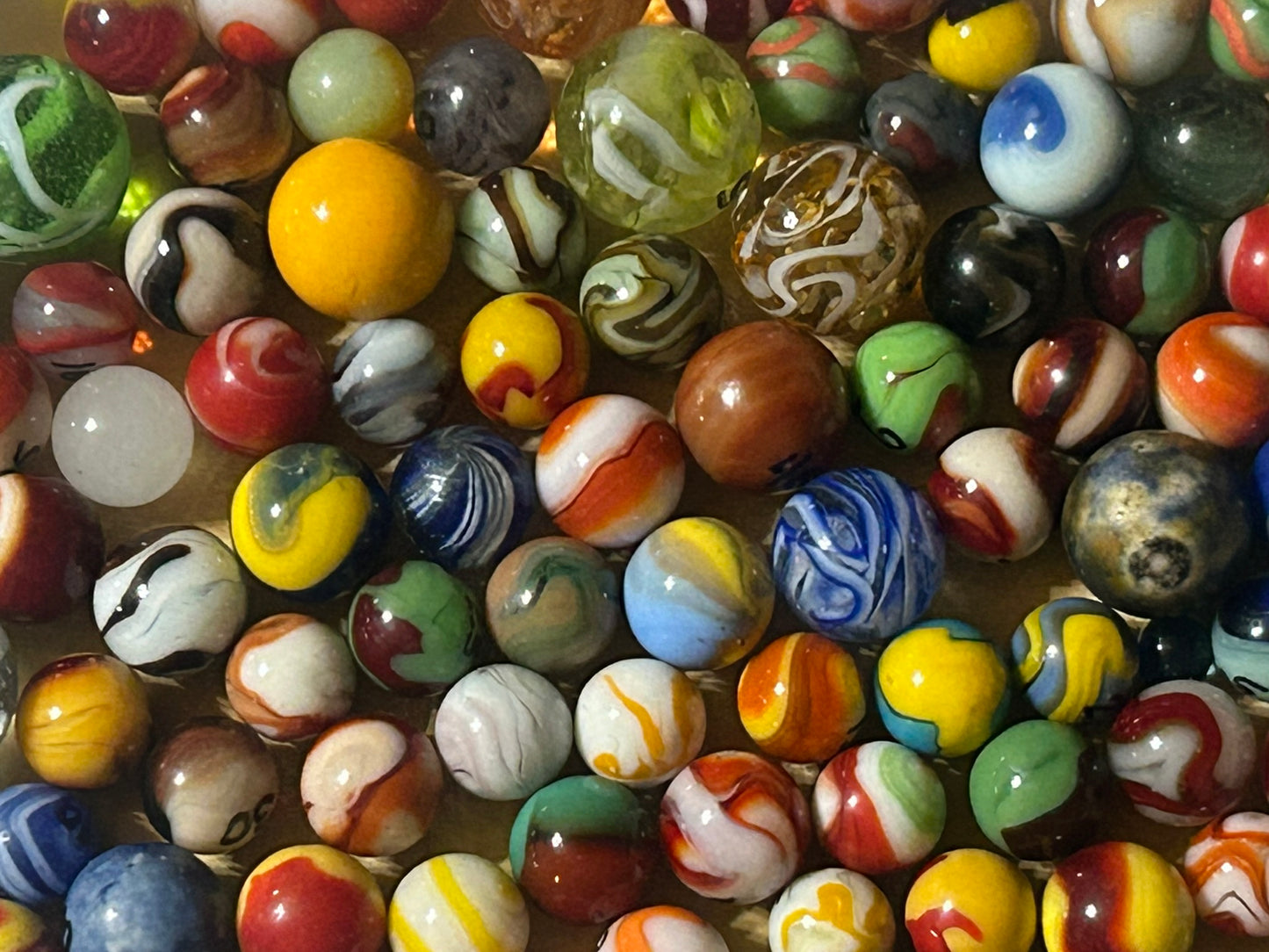 MARBLE COLLECTION OF VARIED TYPES AND SIZES