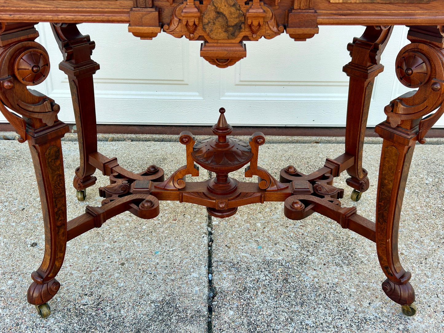 VICTORIAN ANTIQUE FANCY WALNUT MARBLE TOP CENTER TABLE