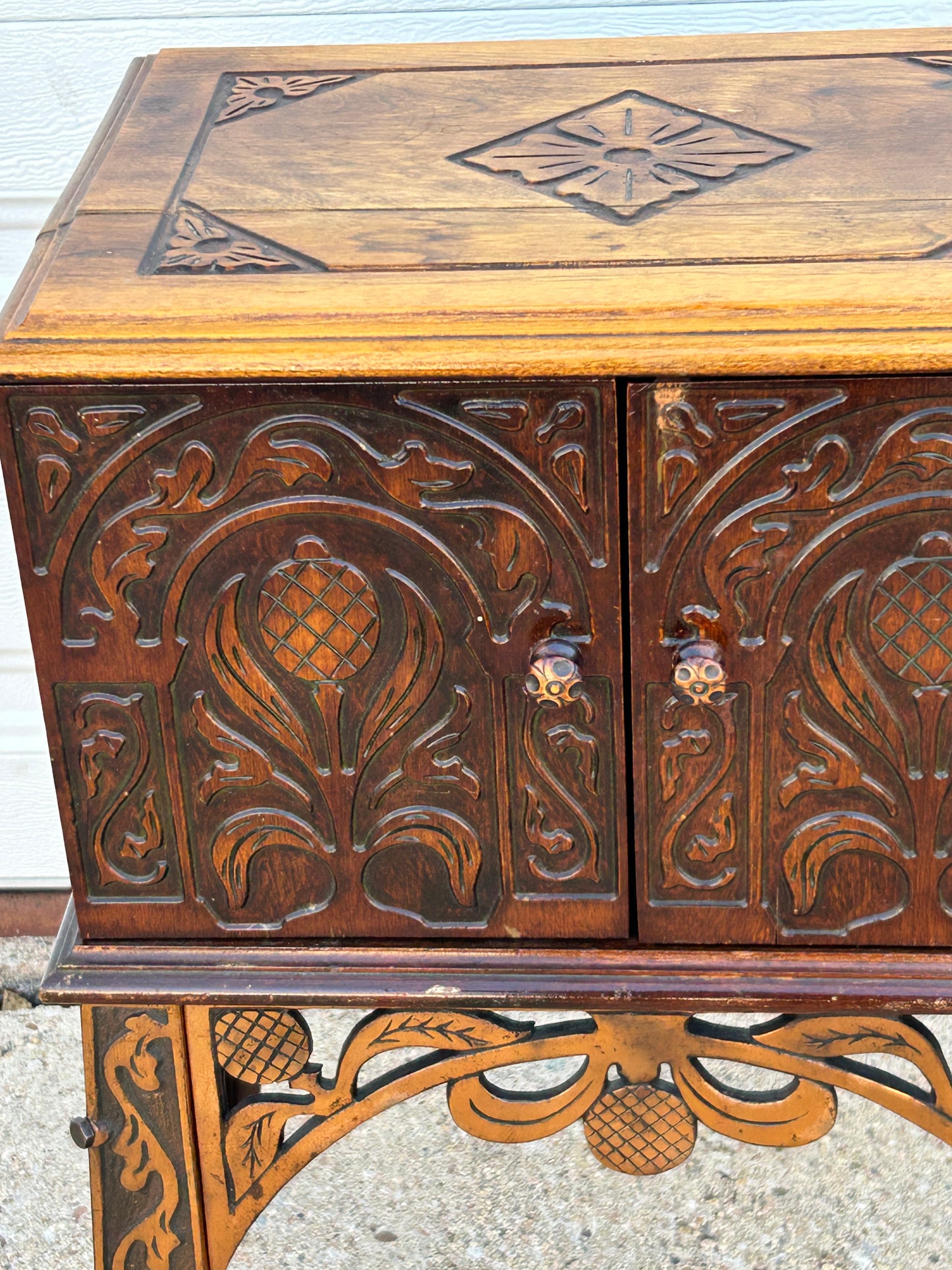 ART DECO SMOKERS CABINET WITH METAL BASE 1930'S
