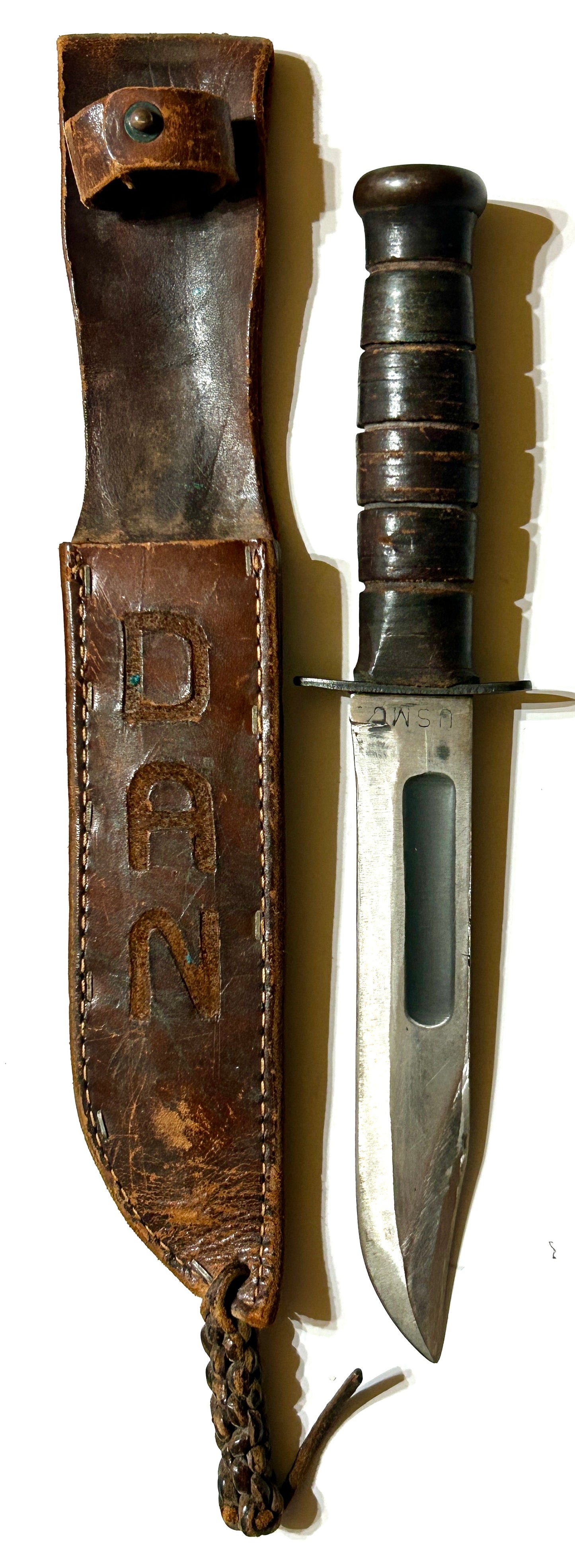 THREE UNITED STATES MILITARY KNIVES