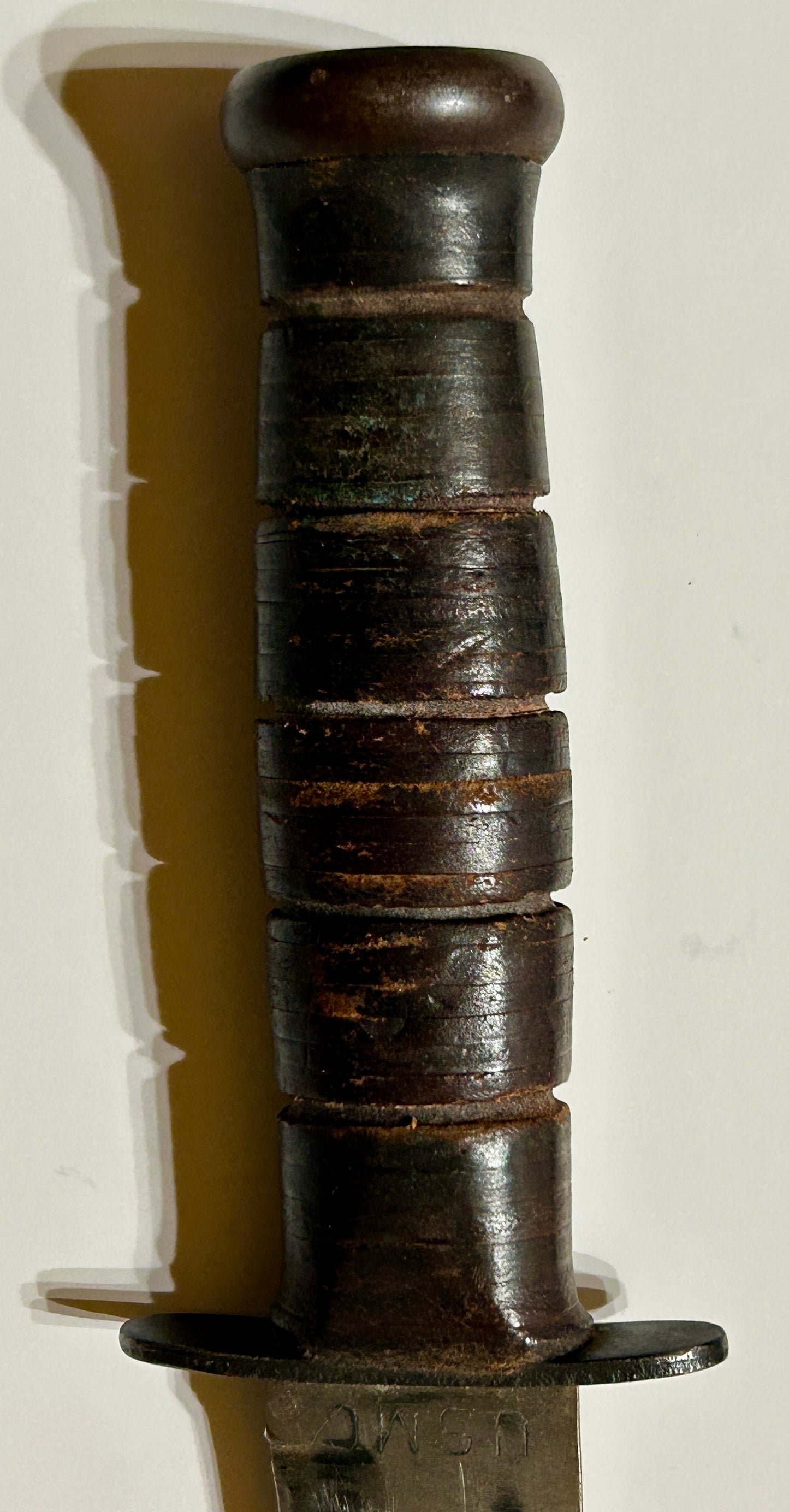 THREE UNITED STATES MILITARY KNIVES