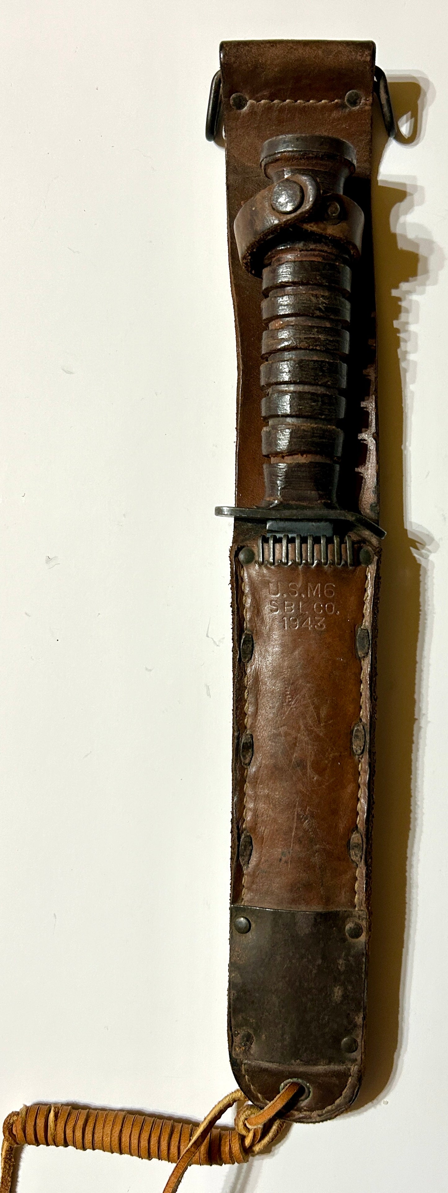 THREE UNITED STATES MILITARY KNIVES