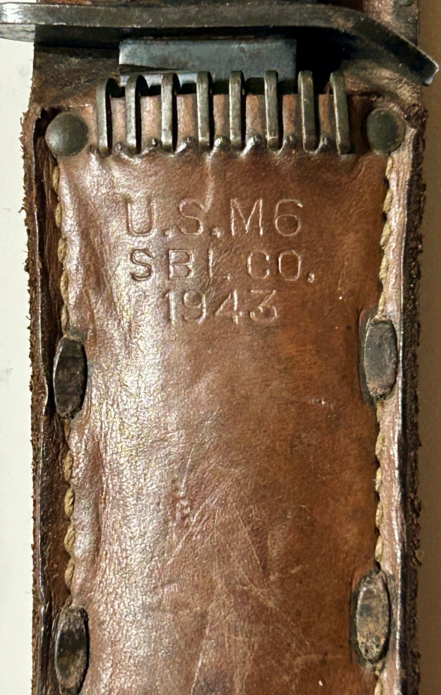 THREE UNITED STATES MILITARY KNIVES