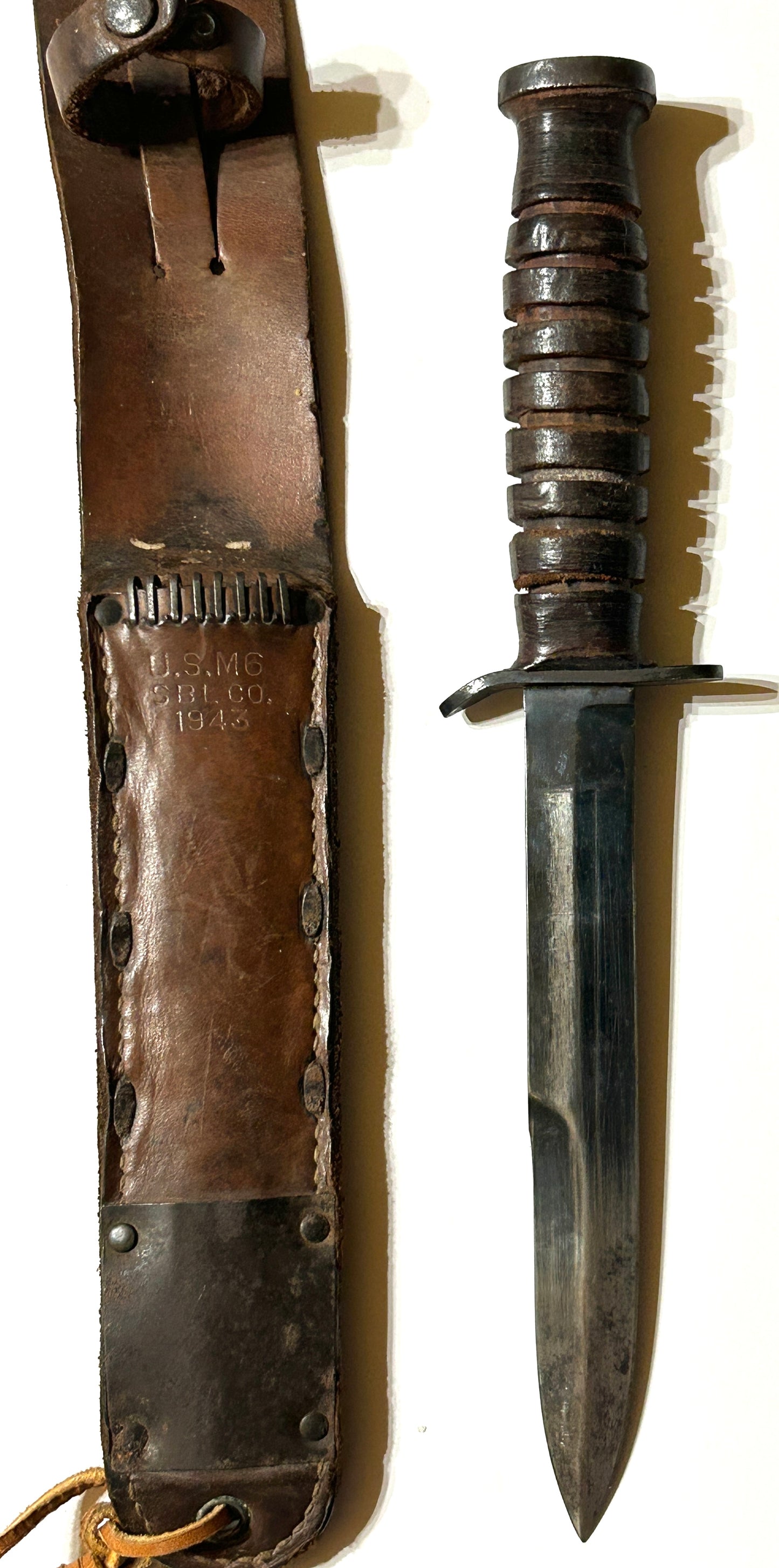 THREE UNITED STATES MILITARY KNIVES