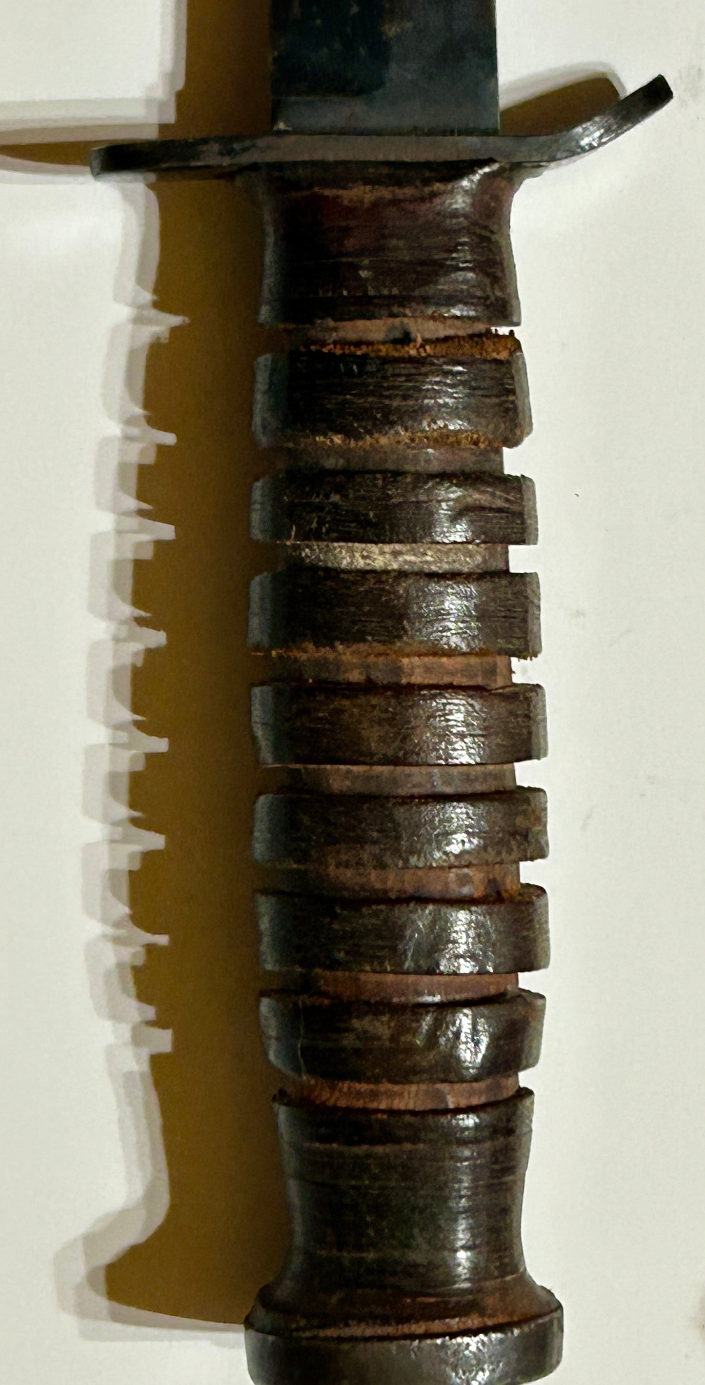 THREE UNITED STATES MILITARY KNIVES
