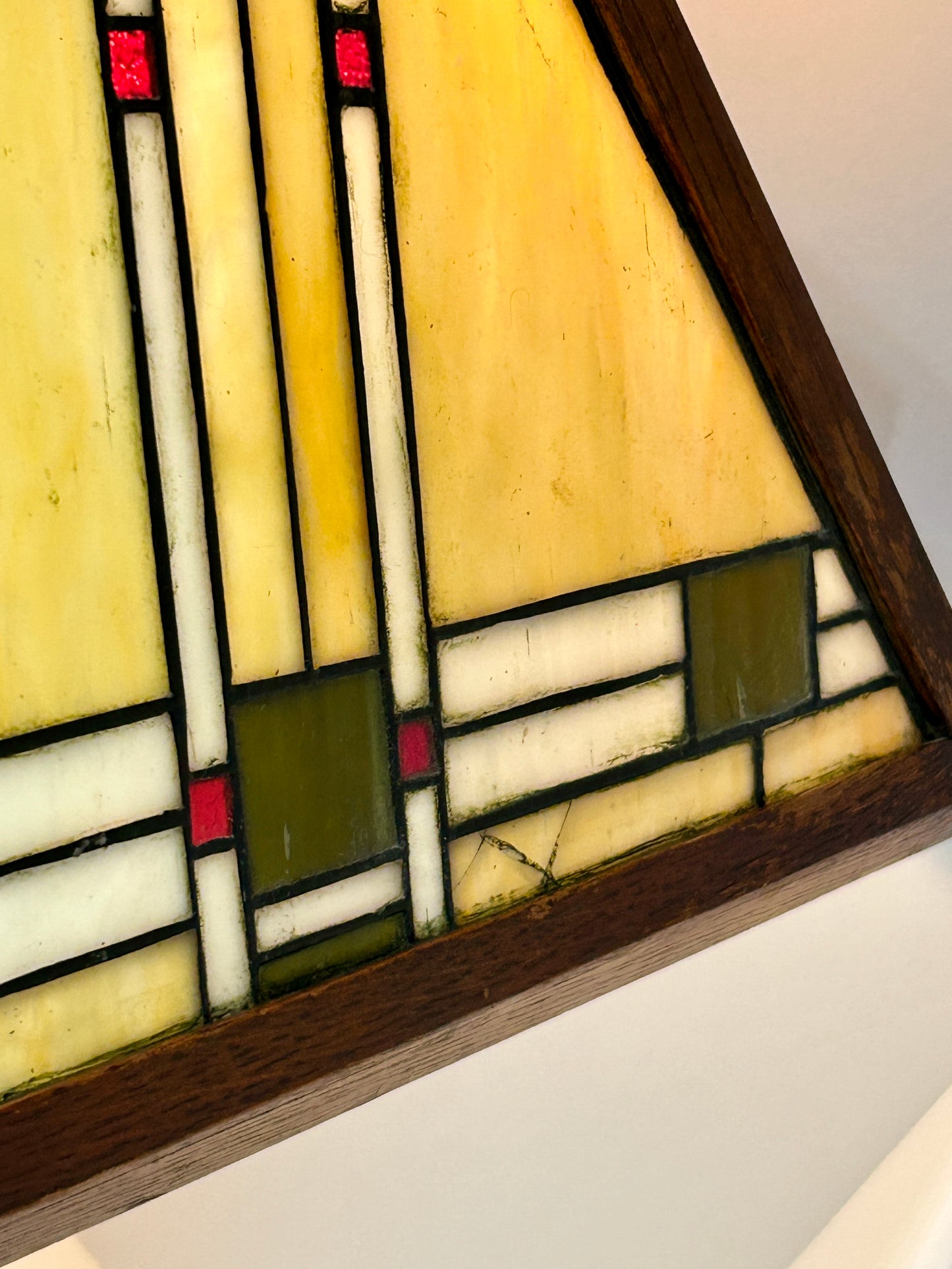 FRANK LLOYD WRIGHT STYLE ANTIQUE LEADED GLASS & OAK LAMP