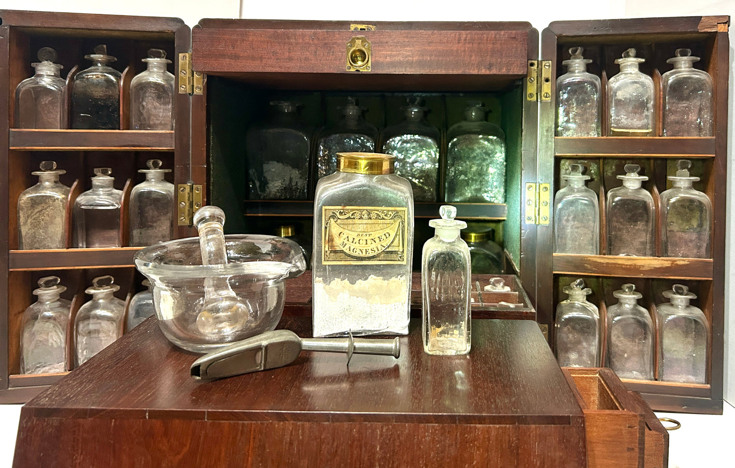 DOCTOR'S MEDICINE CASE CIRCA 1820-1850 WITH BOTTLES AND OTHER ITEMS