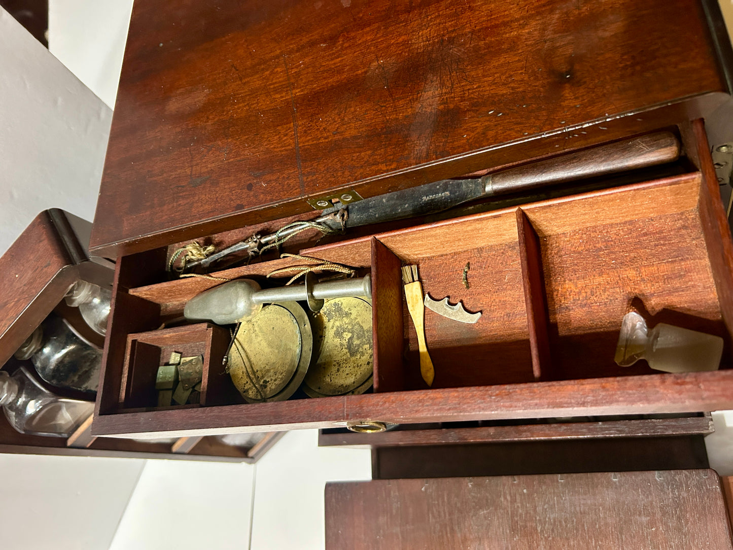 DOCTOR'S MEDICINE CASE CIRCA 1820-1850 WITH BOTTLES AND OTHER ITEMS