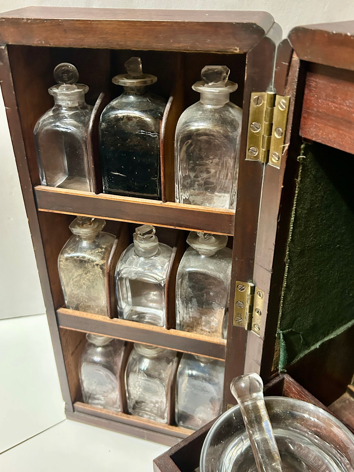 DOCTOR'S MEDICINE CASE CIRCA 1820-1850 WITH BOTTLES AND OTHER ITEMS