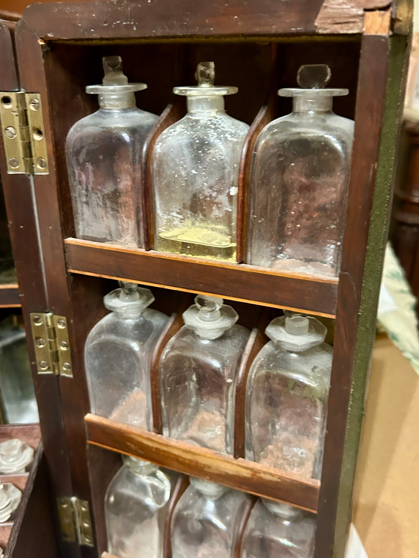 DOCTOR'S MEDICINE CASE CIRCA 1820-1850 WITH BOTTLES AND OTHER ITEMS