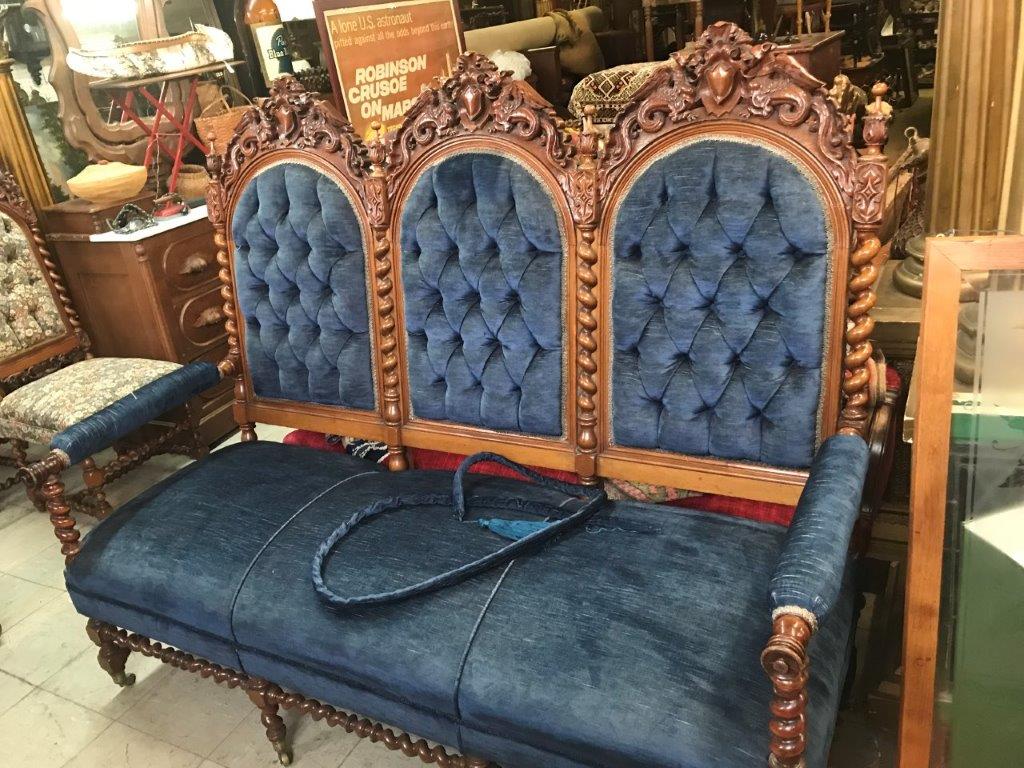 1870 TUFTED VICTORIAN SETTEE AND TWO CHAIRS