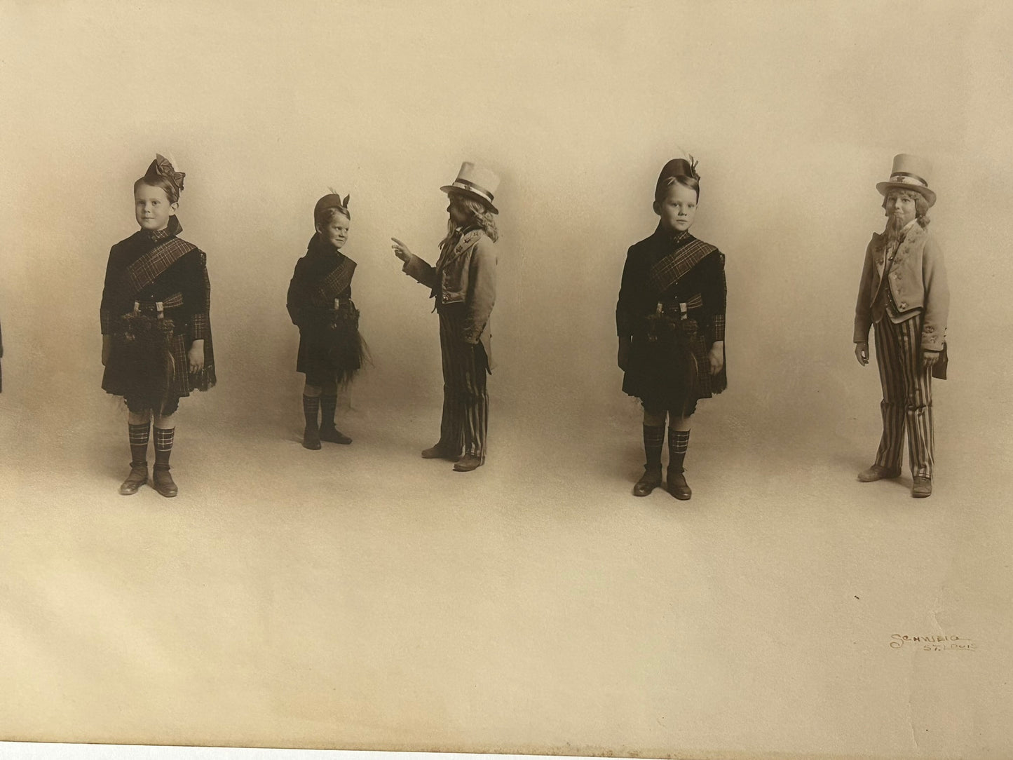 PHOTOGRAPHIC PRINT BY SCHWEIG OF ST. LOUIS OF CHILDREN DRESSED AS UNCLE SAM & IN SCOTTISH OUTFIT