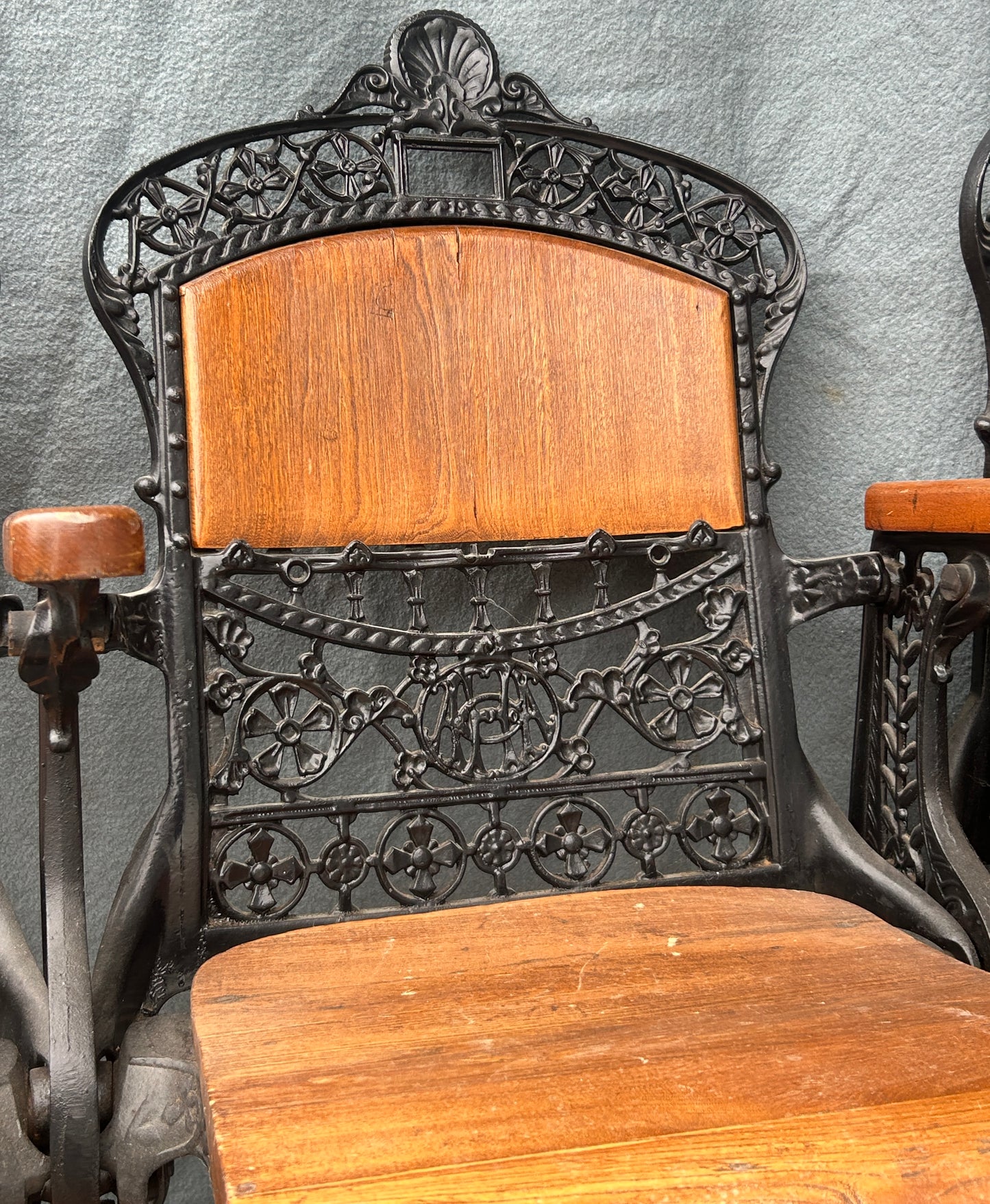 ANTIQUE FANCY CAST IRON AND WOOD TRIPLE SEAT THEATER FOLDING BENCH