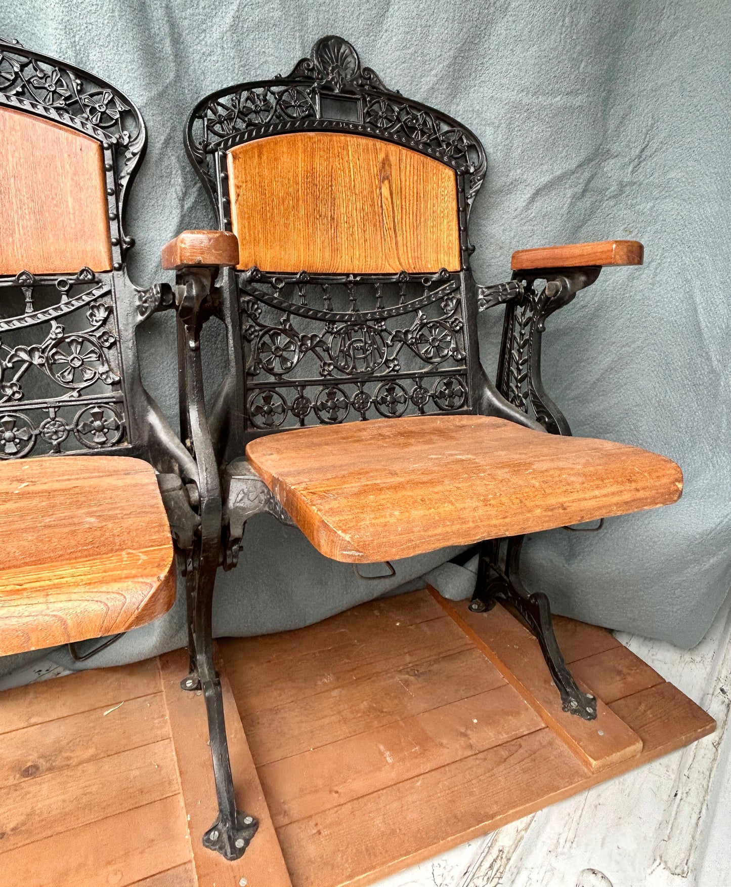 ANTIQUE FANCY CAST IRON AND WOOD TRIPLE SEAT THEATER FOLDING BENCH