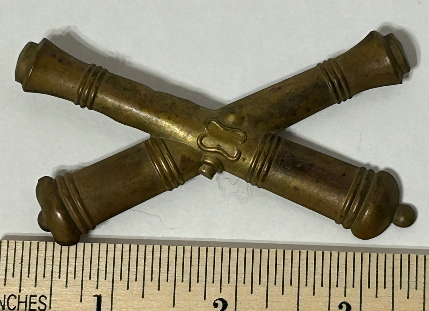 CIVIL WAR CROSSED CANNONS ARTILLERY HAT INSIGNIA