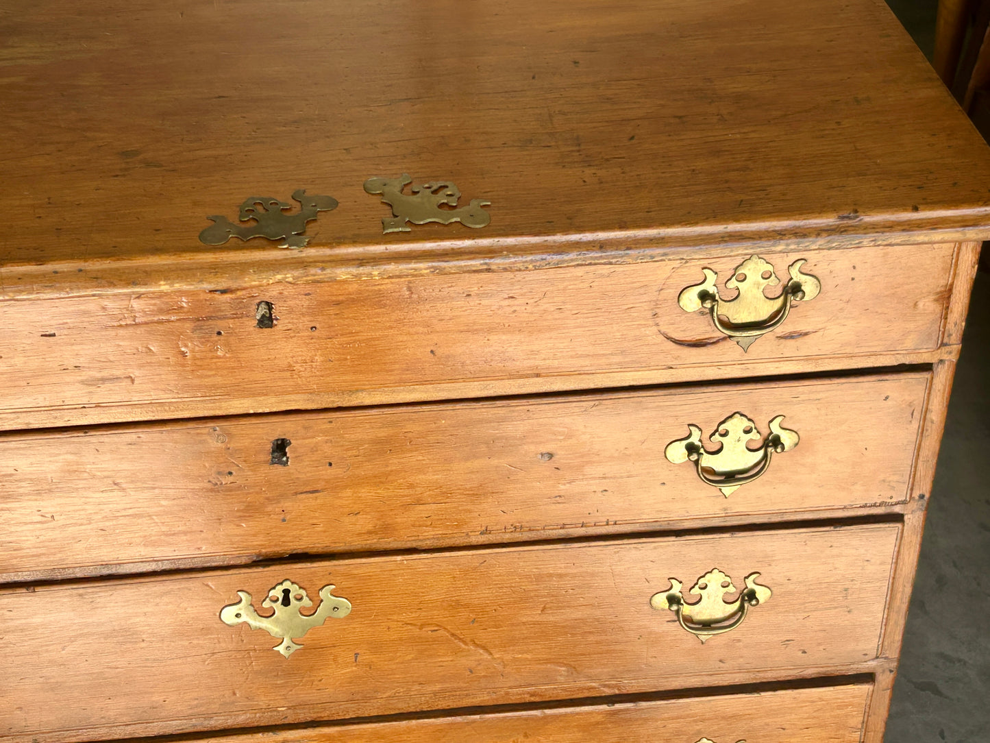 ANTIQUE PINE EARLY 1800'S FOUR DRAWER CHEST