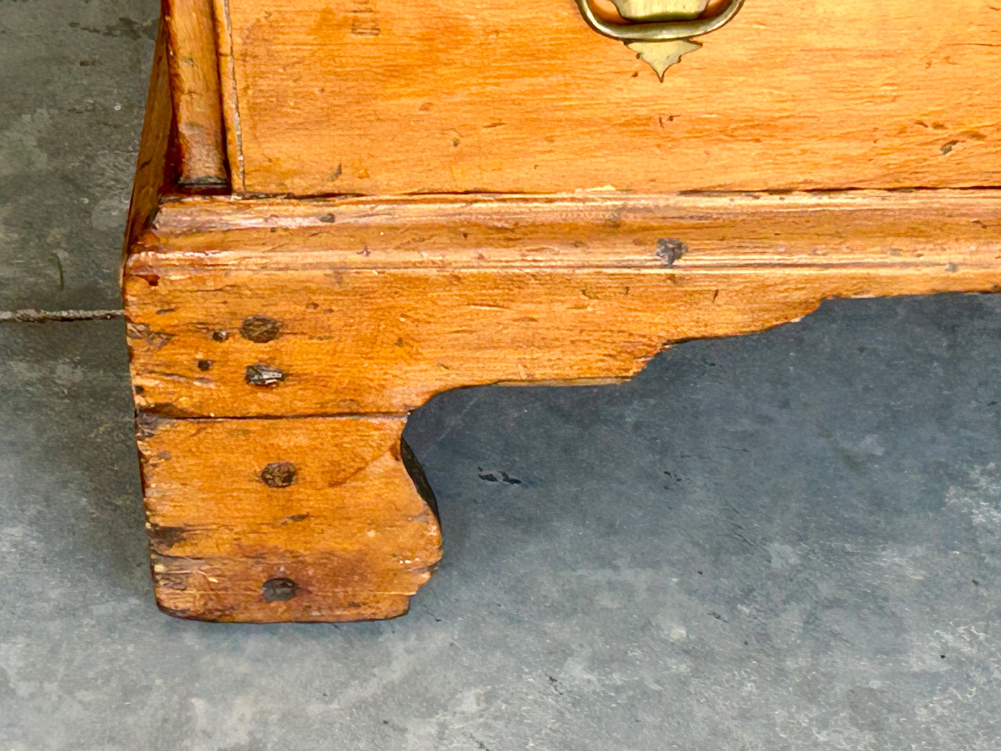 ANTIQUE PINE EARLY 1800'S FOUR DRAWER CHEST