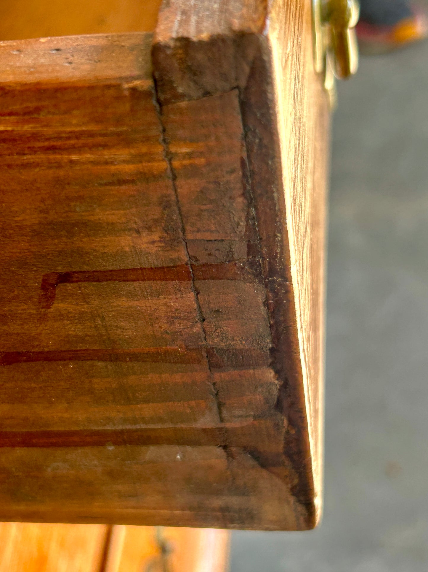 ANTIQUE PINE EARLY 1800'S FOUR DRAWER CHEST