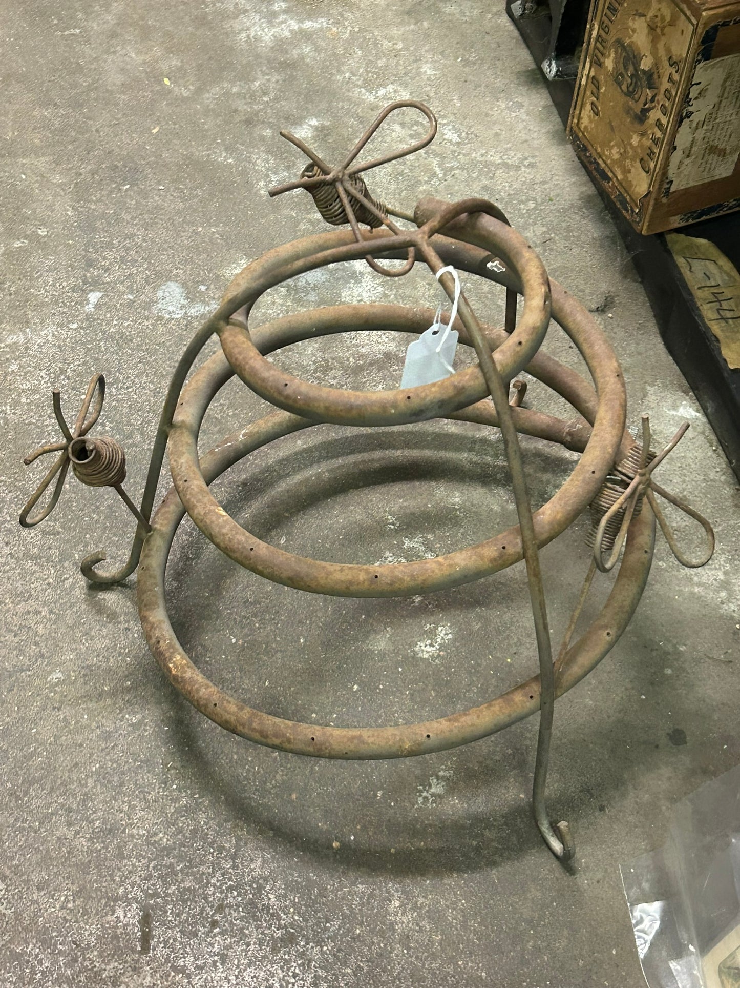 BEE SKEP FIGURAL METAL BEE HIVE LAWN SPRINKLER WITH BEES