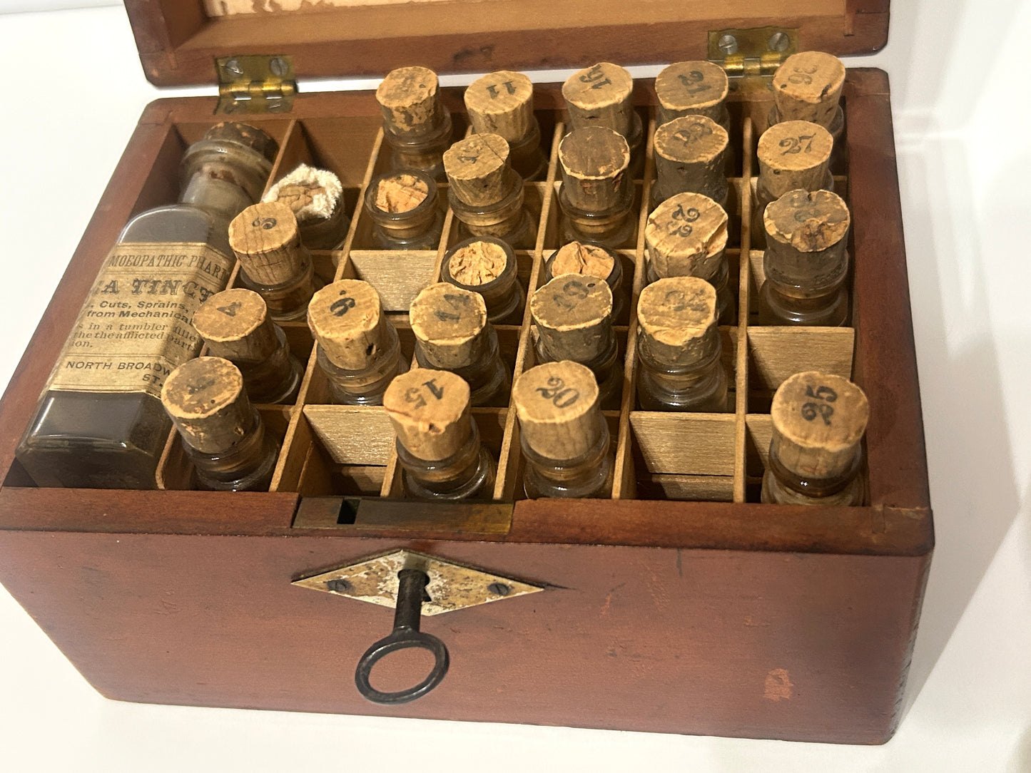 HOMOEOPATHIC PHARMACY ANTIQUE KIT