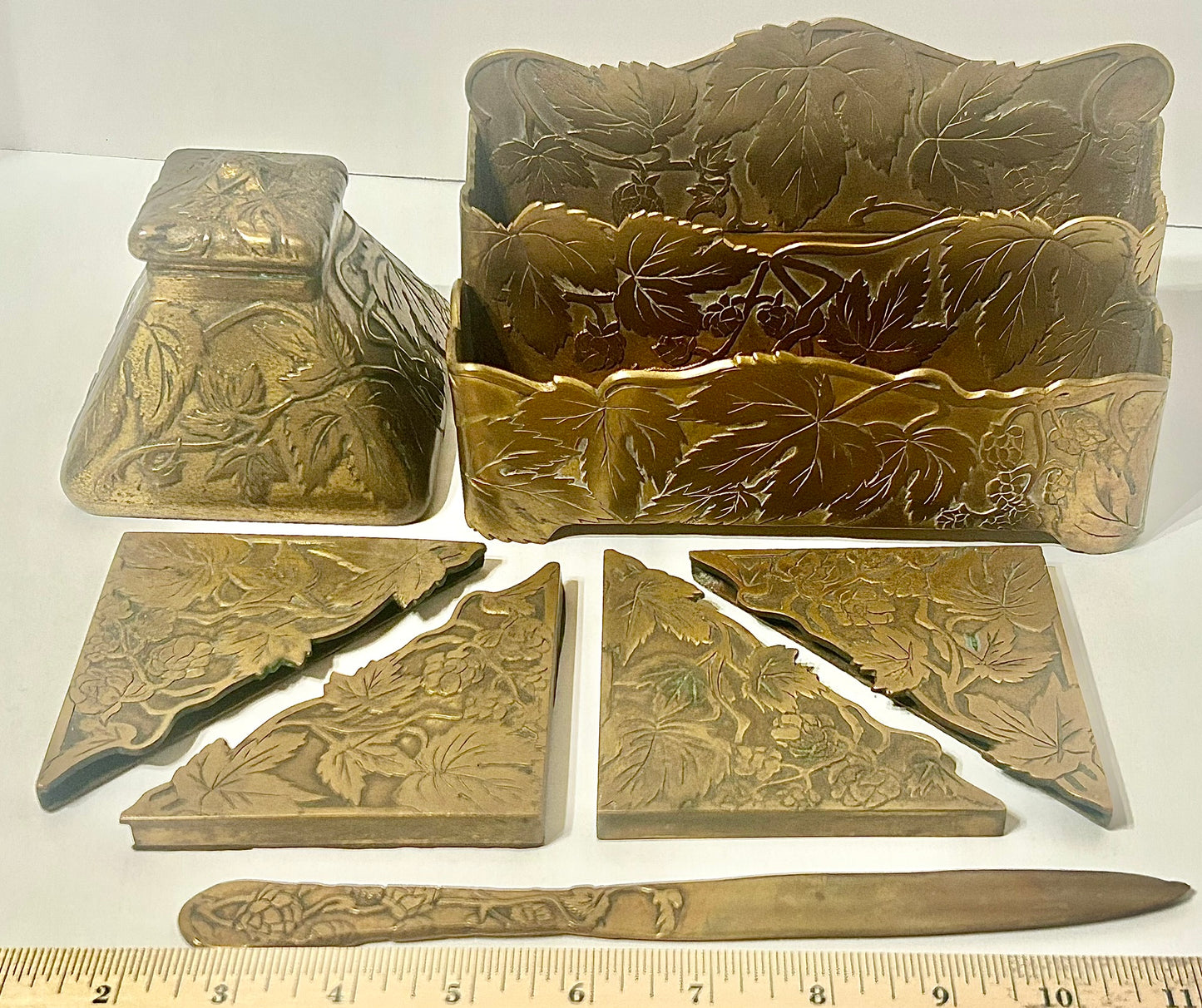 BRONZE ANTIQUE DESK SET IN FLORAL IVY PATTERN