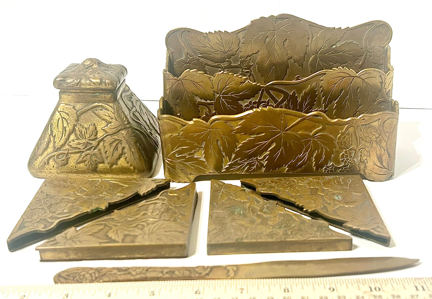 BRONZE ANTIQUE DESK SET IN FLORAL IVY PATTERN