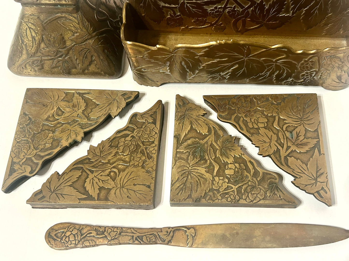 BRONZE ANTIQUE DESK SET IN FLORAL IVY PATTERN