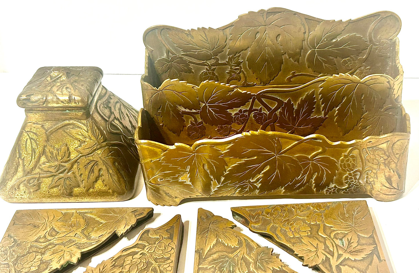 BRONZE ANTIQUE DESK SET IN FLORAL IVY PATTERN