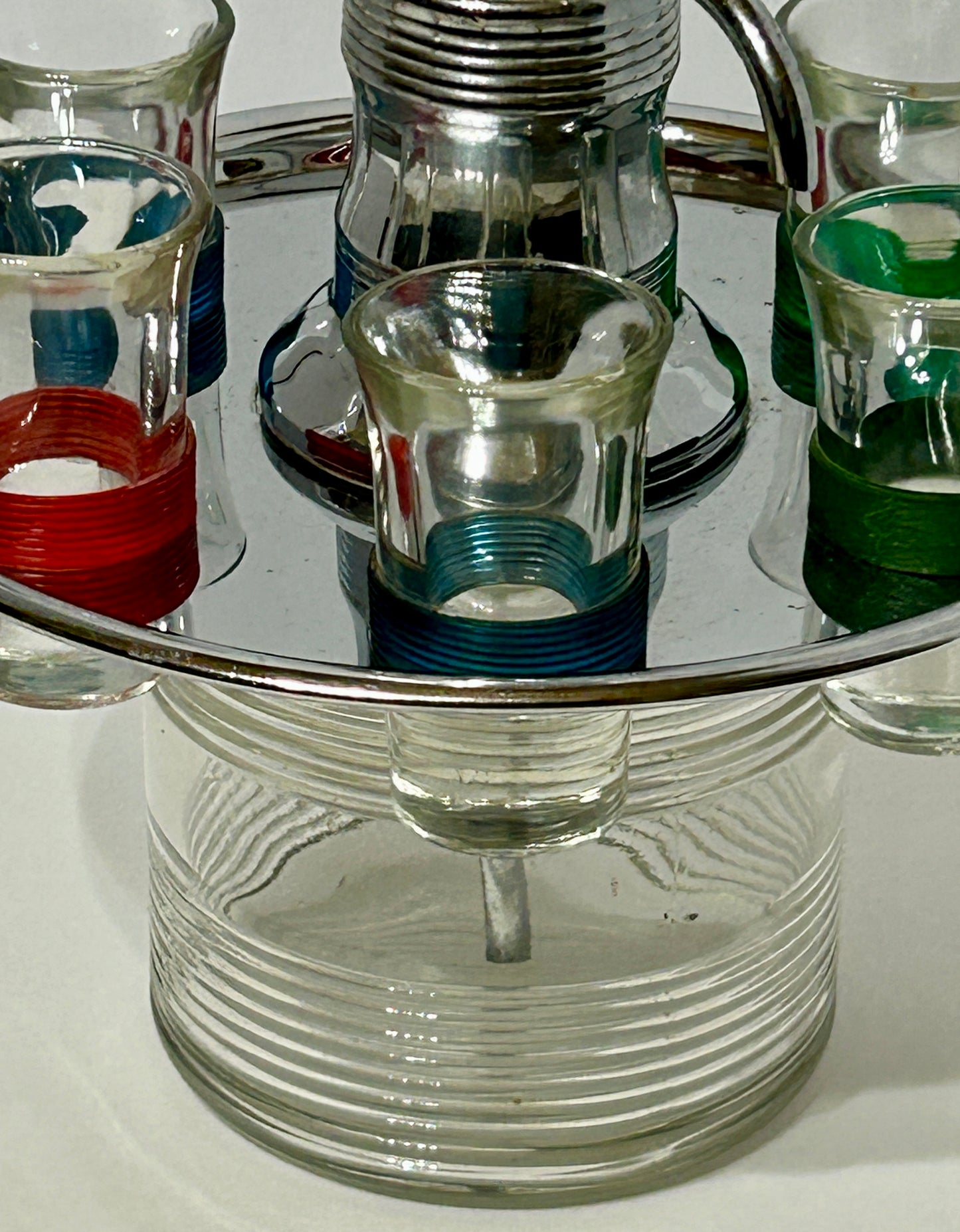 MID CENTURY AND DECO CORDIAL CHROME PUMP DRINK DISPENSER WITH GLASSES