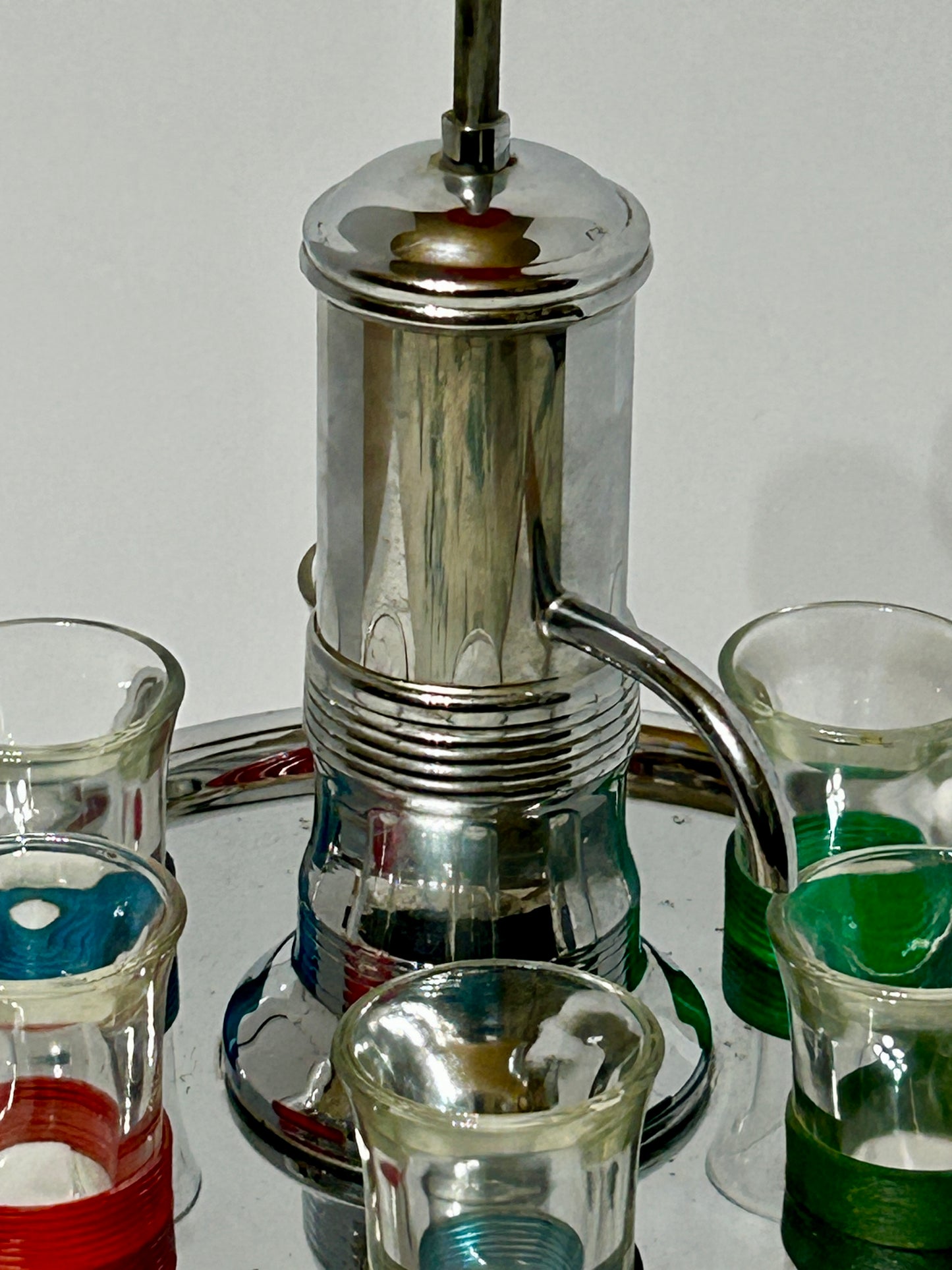 MID CENTURY AND DECO CORDIAL CHROME PUMP DRINK DISPENSER WITH GLASSES