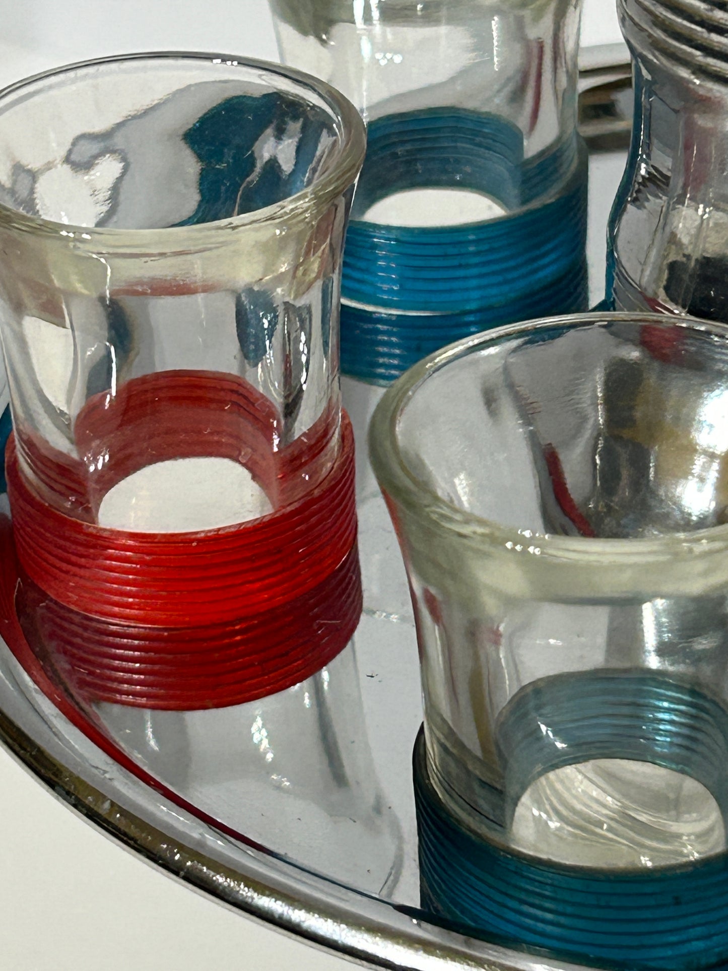 MID CENTURY AND DECO CORDIAL CHROME PUMP DRINK DISPENSER WITH GLASSES