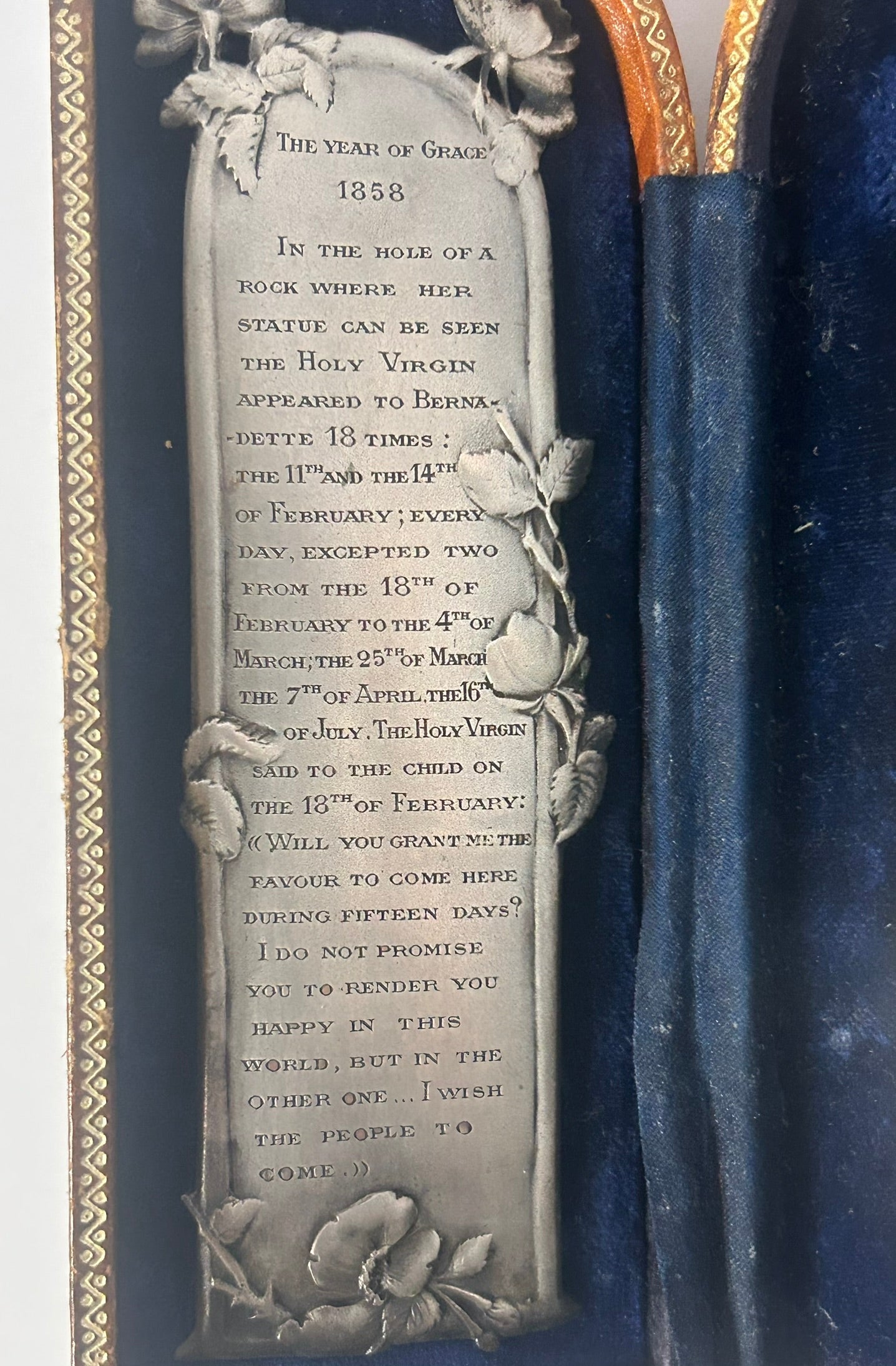 ANTIQUE METAL ENGRAVED RELIGIOUS PLAQUE IN CASE