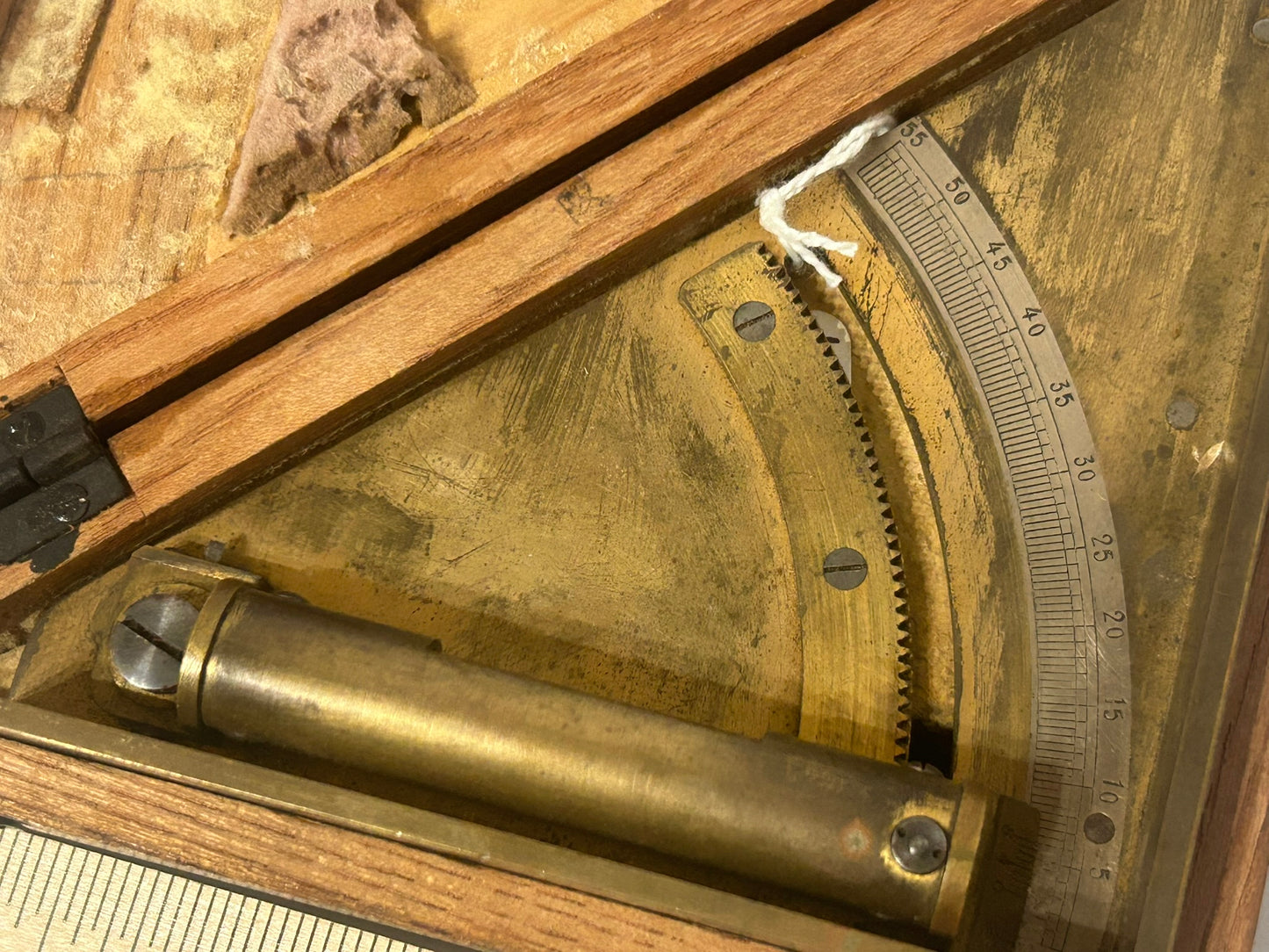 JAPANESE WWII ARTILLERY BRASS CLINOMETER IN ORIGINAL CASE