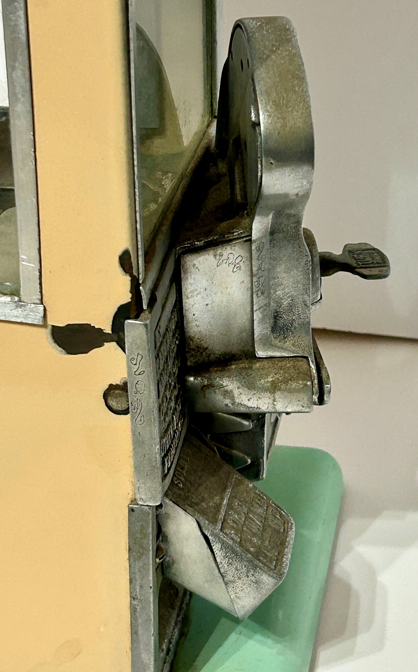 MASTER'S GOOSENECK VENDING MACHINE PENNY OR NICKEL OPERATED GREEN AND TAN ENAMELED